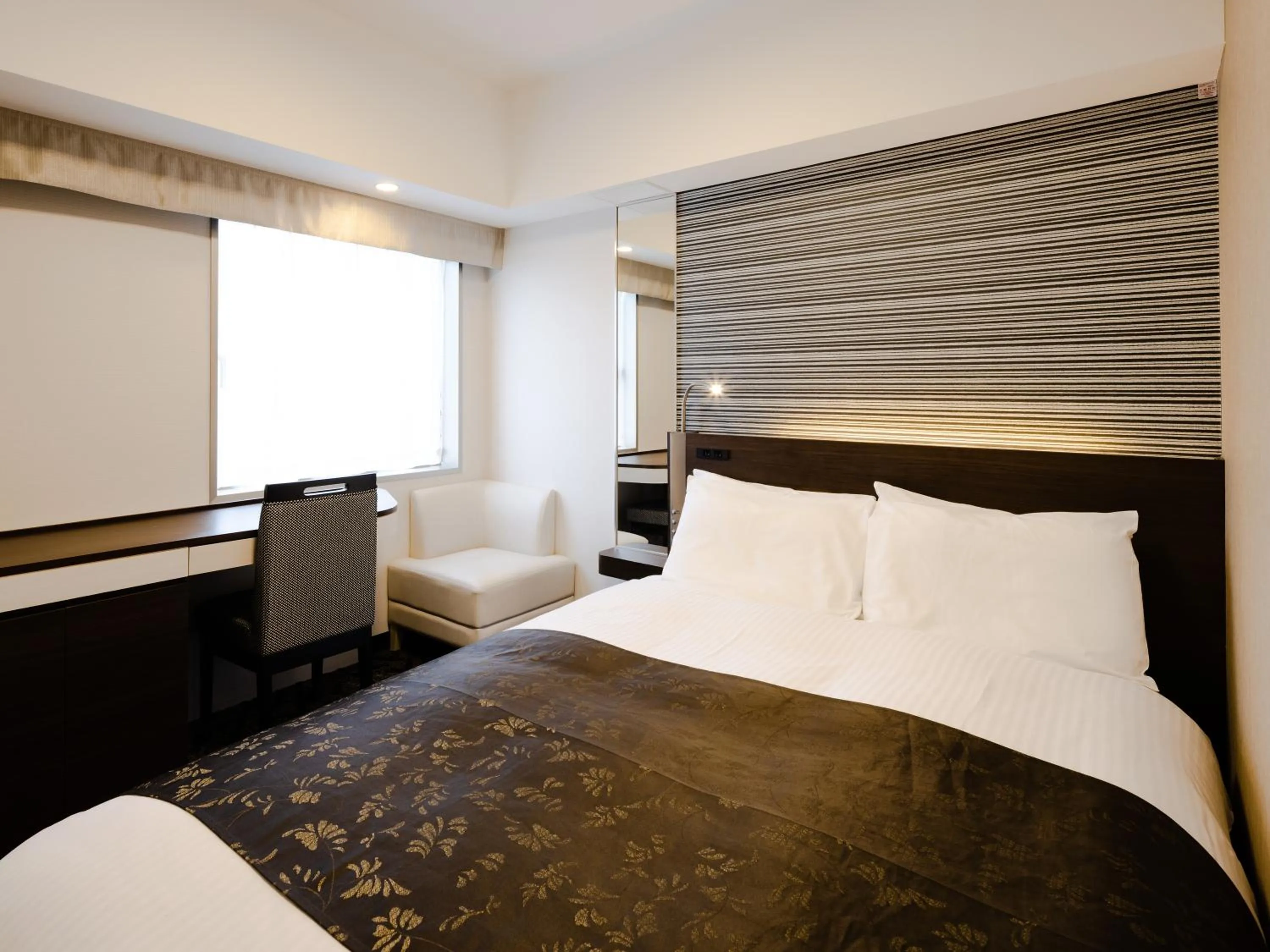 Photo of the whole room, Bed in APA Hotel Nagoya Fushimi Ekikita