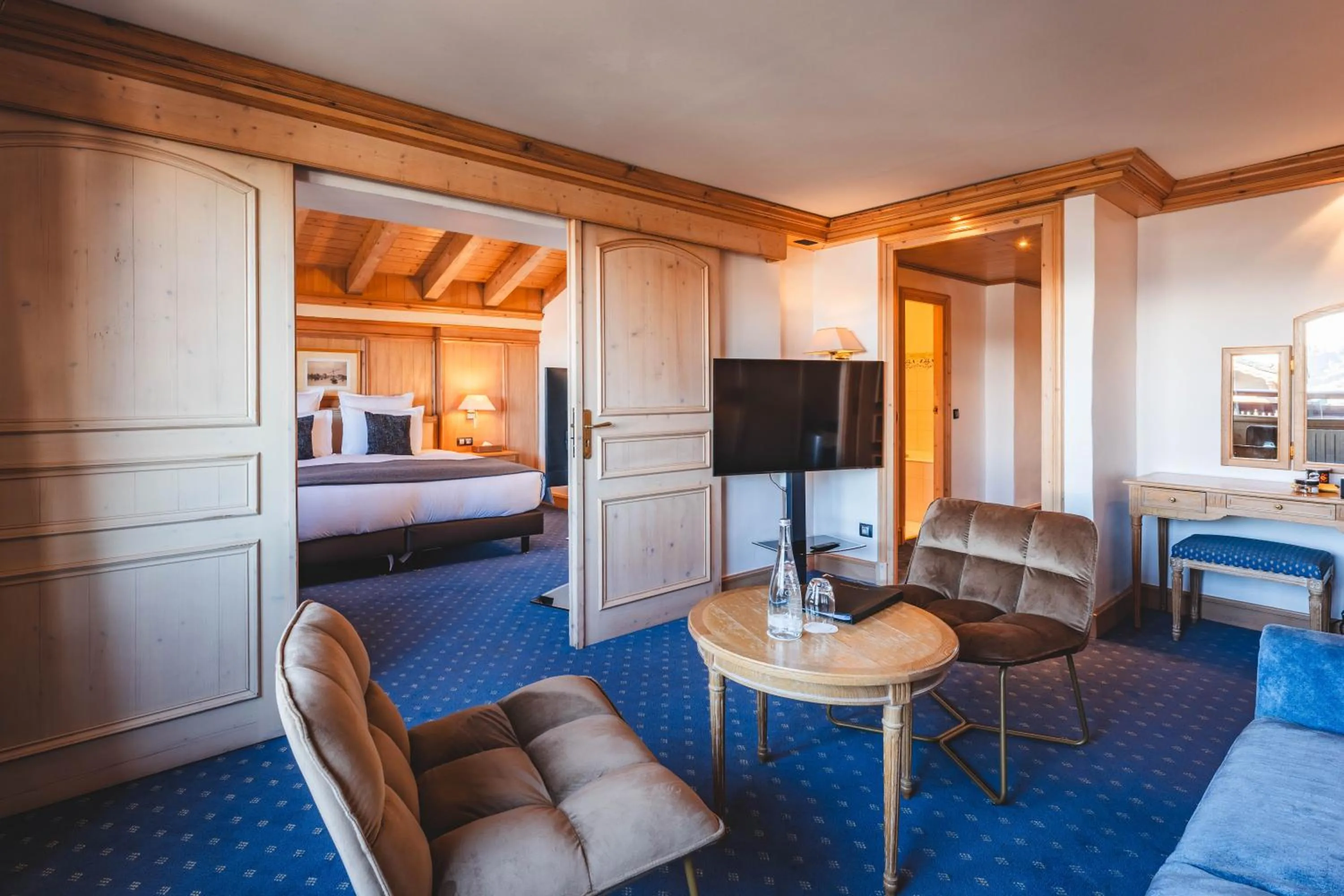 Balcony/Terrace, Bed in Hotel Carlina