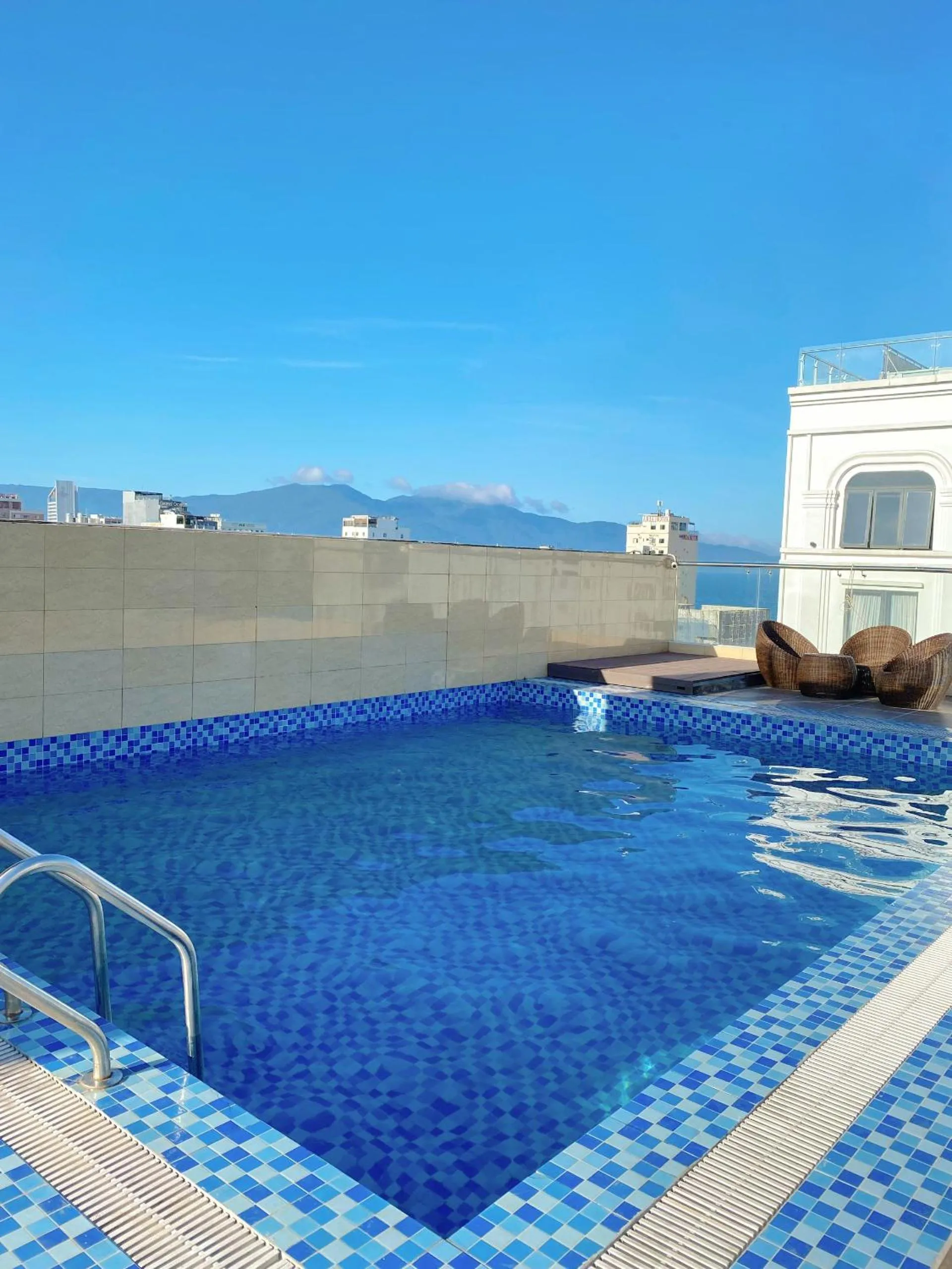 Swimming pool in Sydney Da Nang Hotel & Apartment
