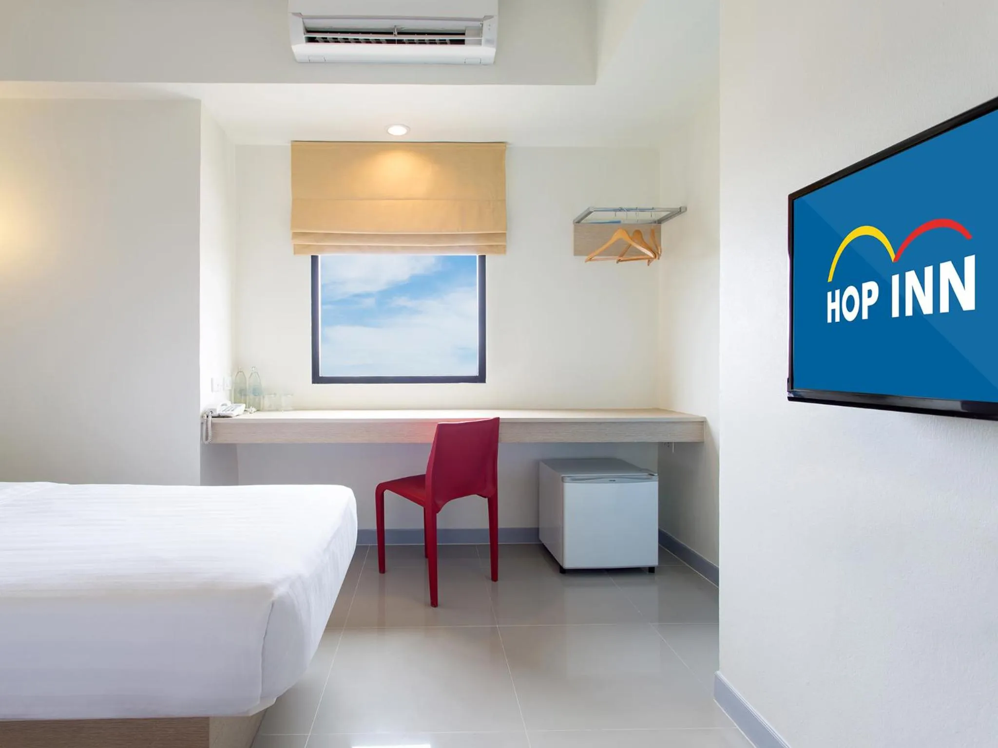 Bedroom, Bed in HOP INN Nan