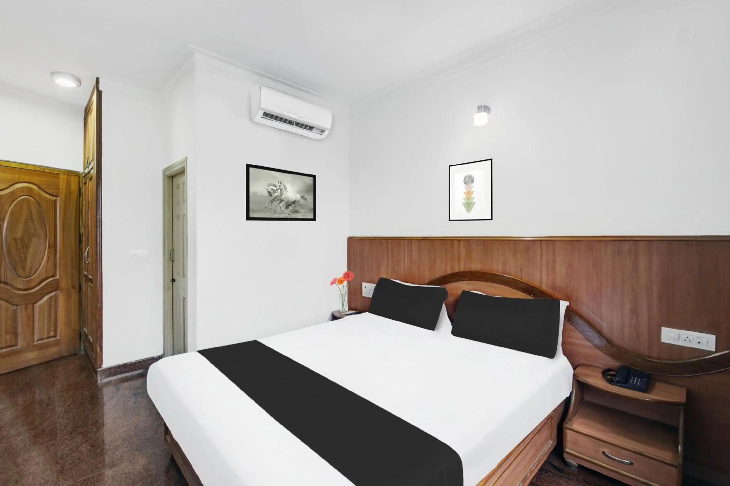 Bedroom, Bed in Super Townhouse Mysore City Centre Formerly Hotel Mahendra