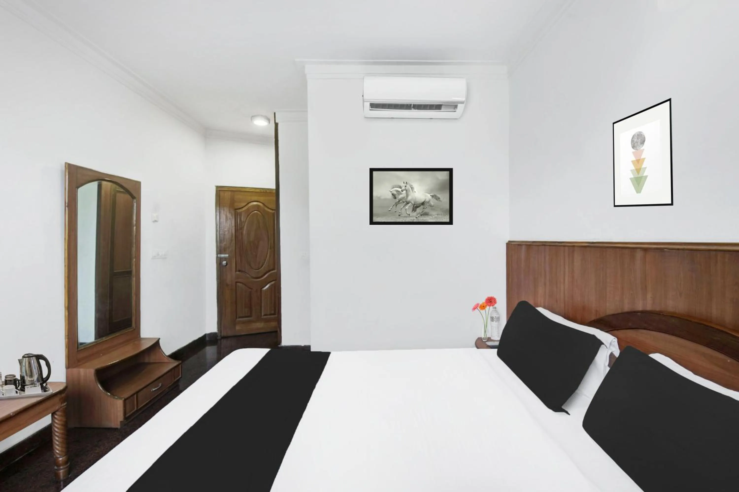 Bedroom, Bed in Super Townhouse Mysore City Centre Formerly Hotel Mahendra