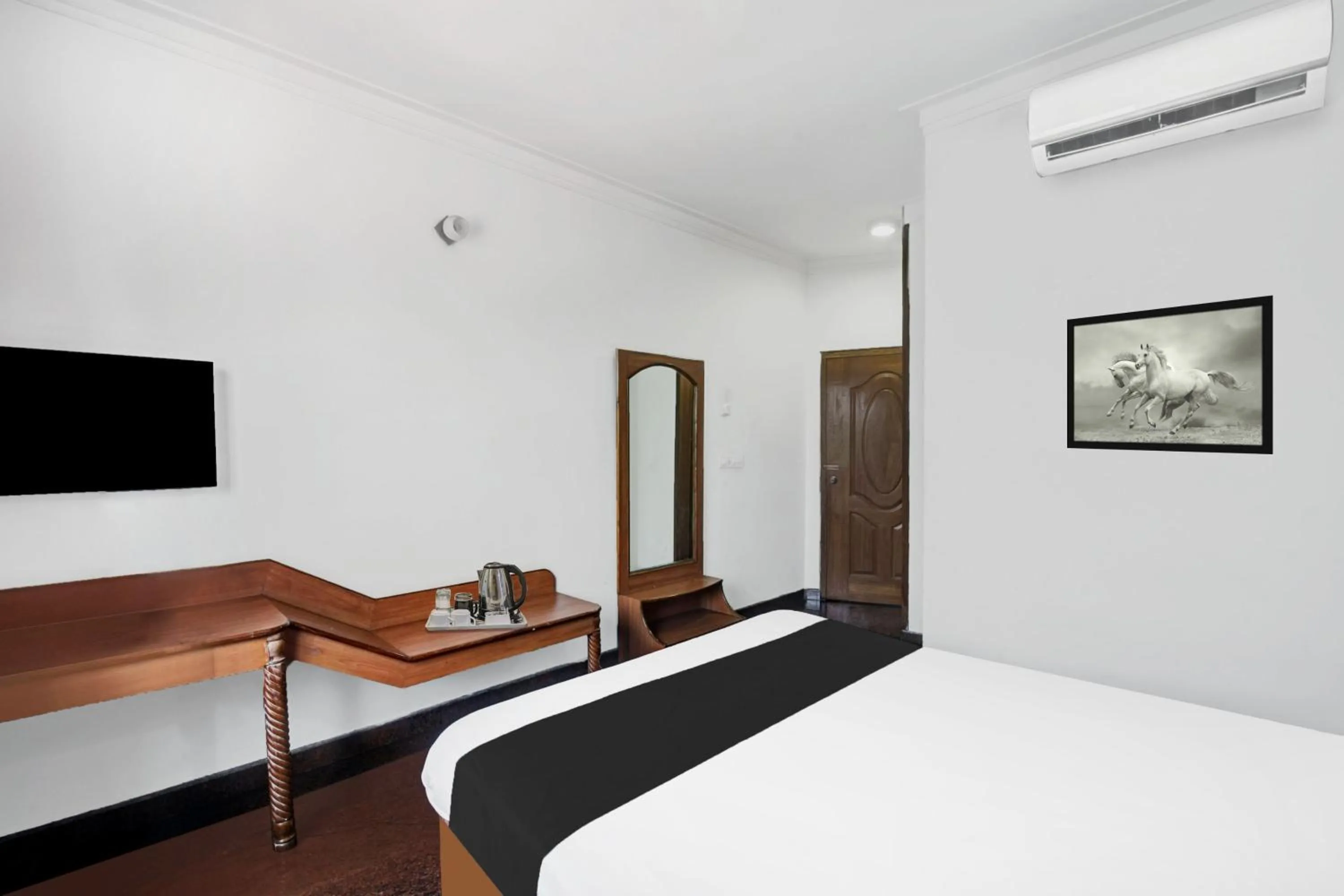 Bedroom, Bed in Super Townhouse Mysore City Centre Formerly Hotel Mahendra