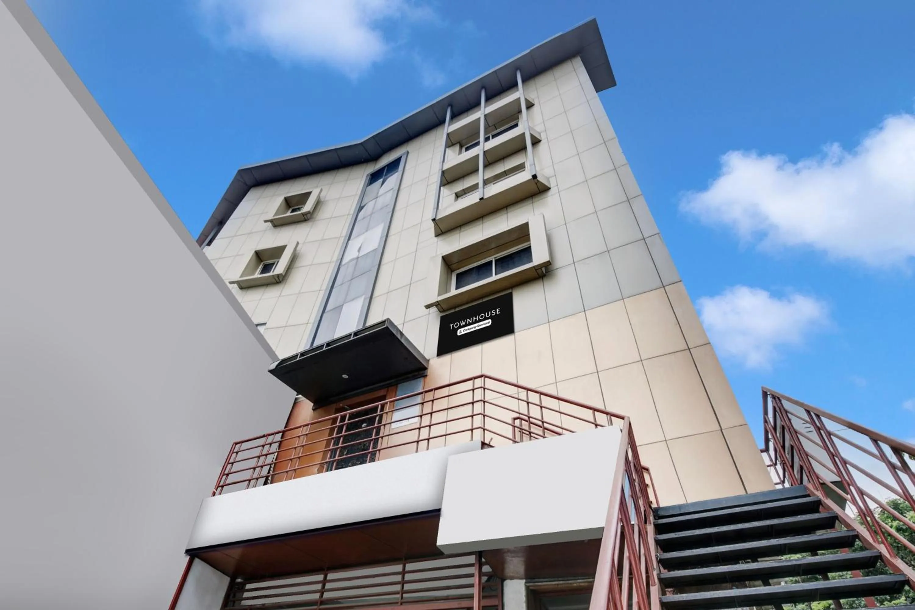 Facade/entrance in Super Townhouse Mysore City Centre Formerly Hotel Mahendra
