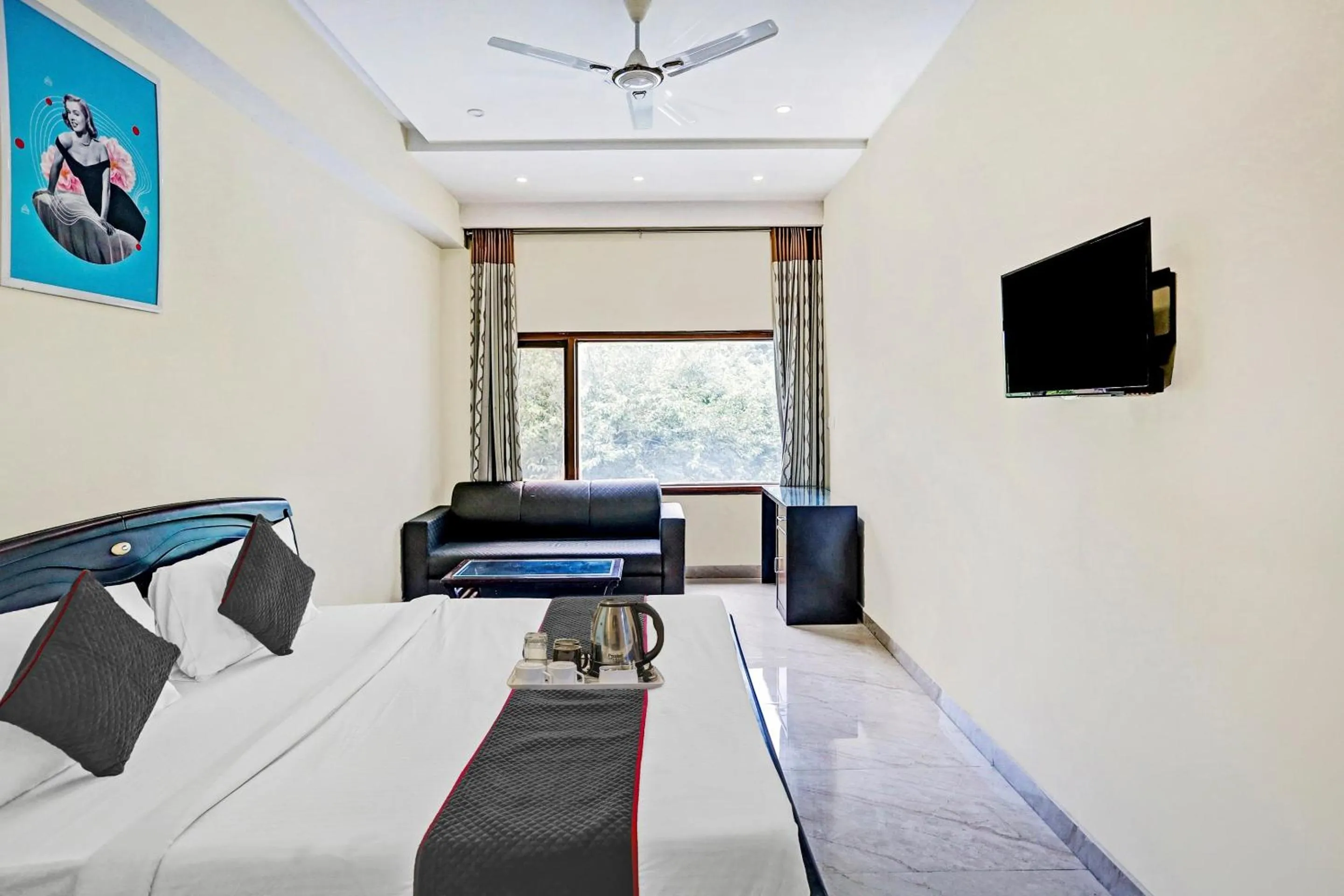 Bedroom, Bed in Super Townhouse Prakash continental Near Netaji Subhash Place Metro Station
