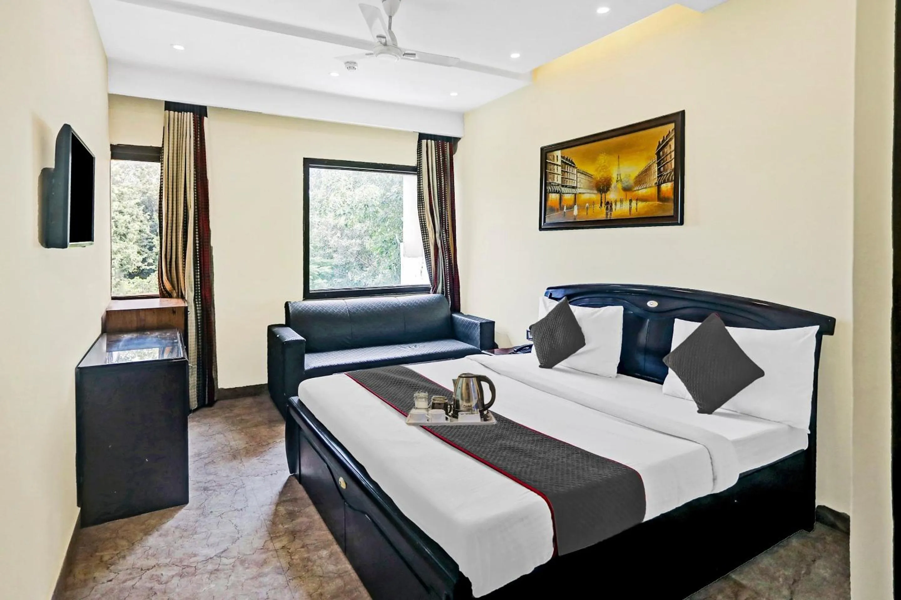 Bedroom, Bed in Super Townhouse Prakash continental Near Netaji Subhash Place Metro Station