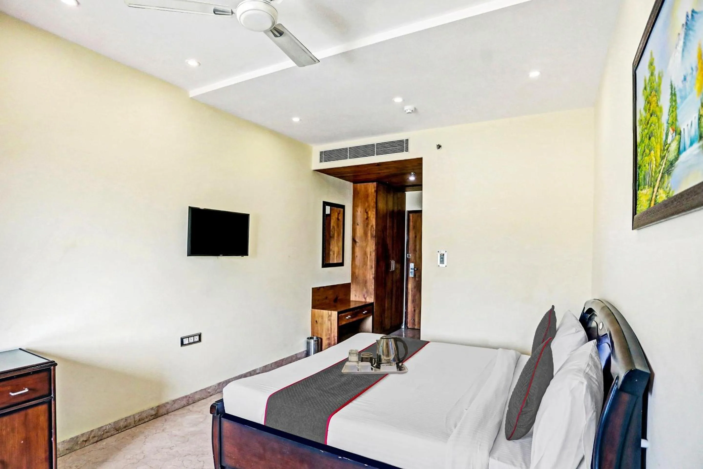 Bedroom, Bed in Super Townhouse Prakash continental Near Netaji Subhash Place Metro Station