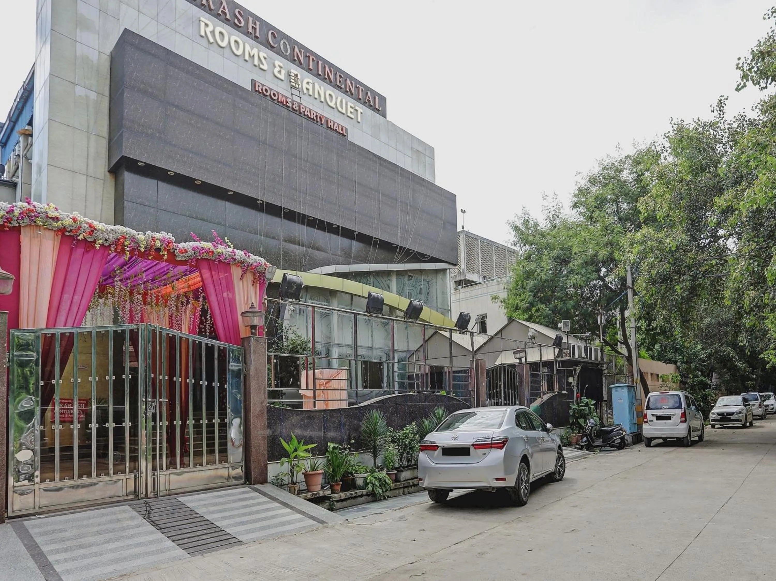 Facade/entrance in Super Townhouse Prakash continental Near Netaji Subhash Place Metro Station