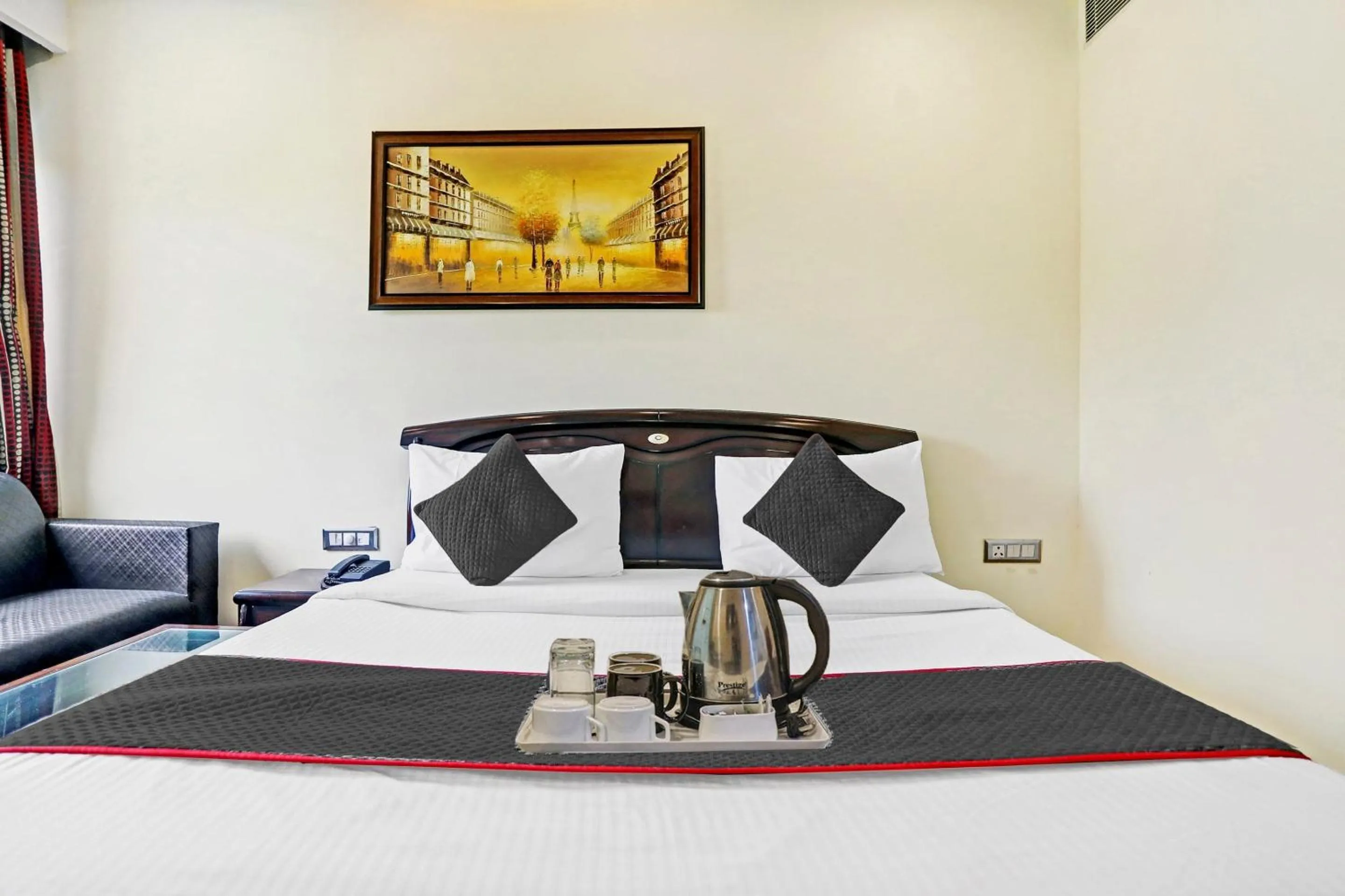 Bedroom, Bed in Super Townhouse Prakash continental Near Netaji Subhash Place Metro Station