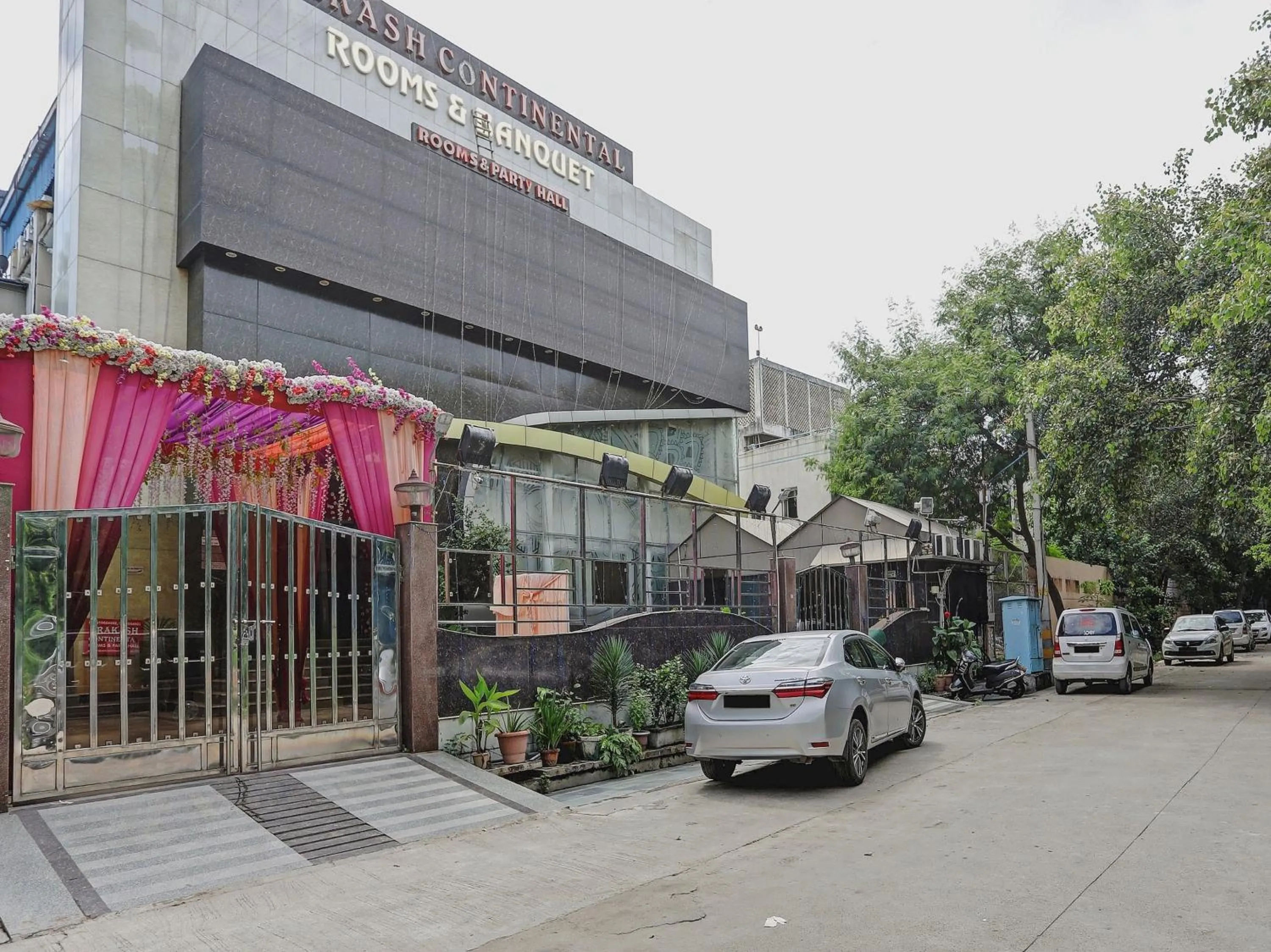 Facade/entrance in Super Townhouse Prakash continental Near Netaji Subhash Place Metro Station