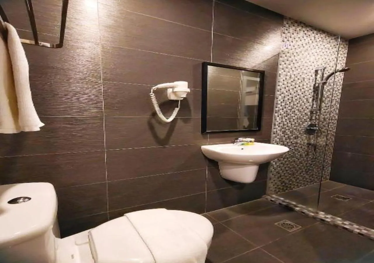 Toilet in CAPITAL EXPRESS