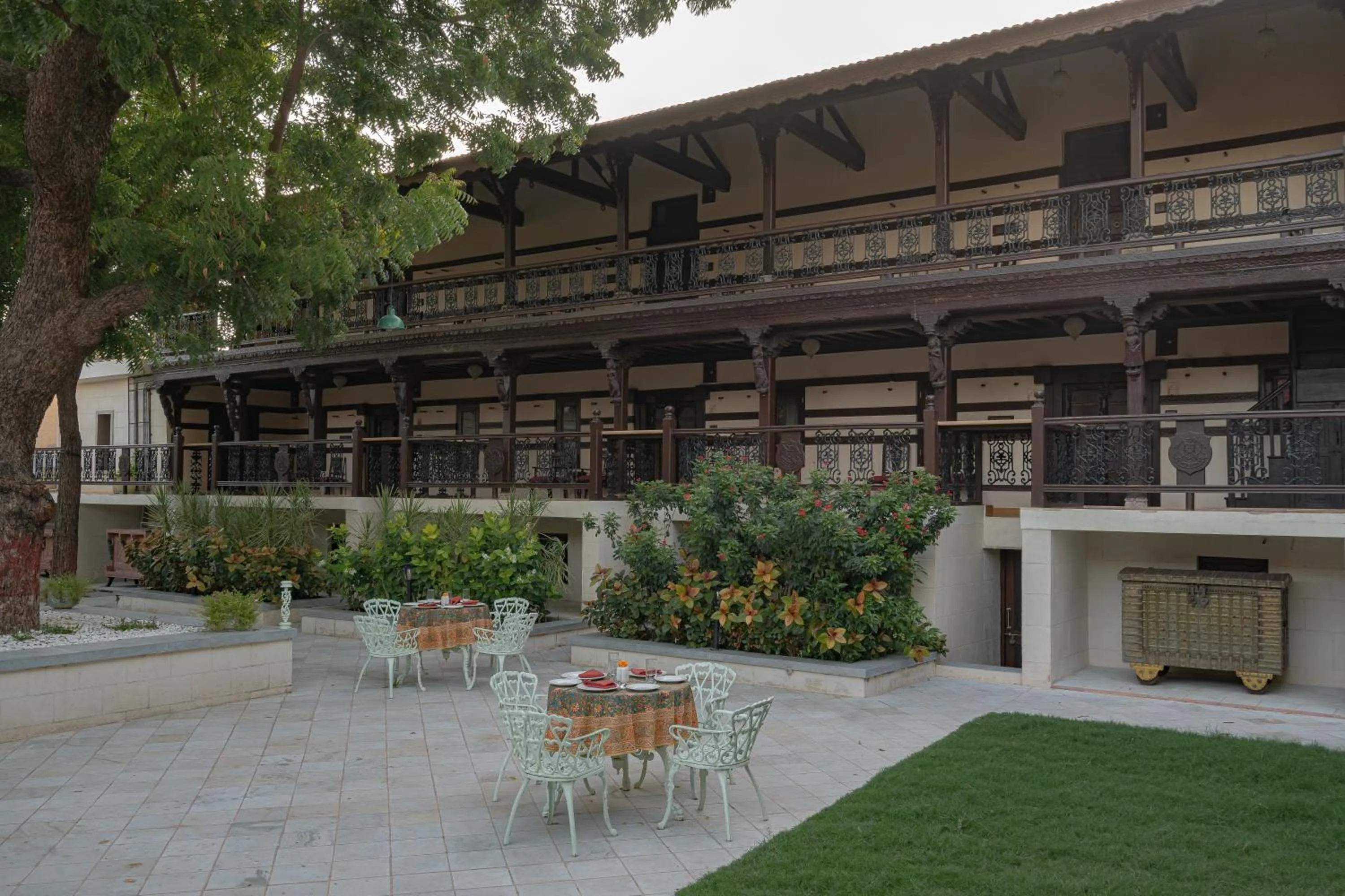 Restaurant/places to eat in Tree of Life Darbargadh Dared