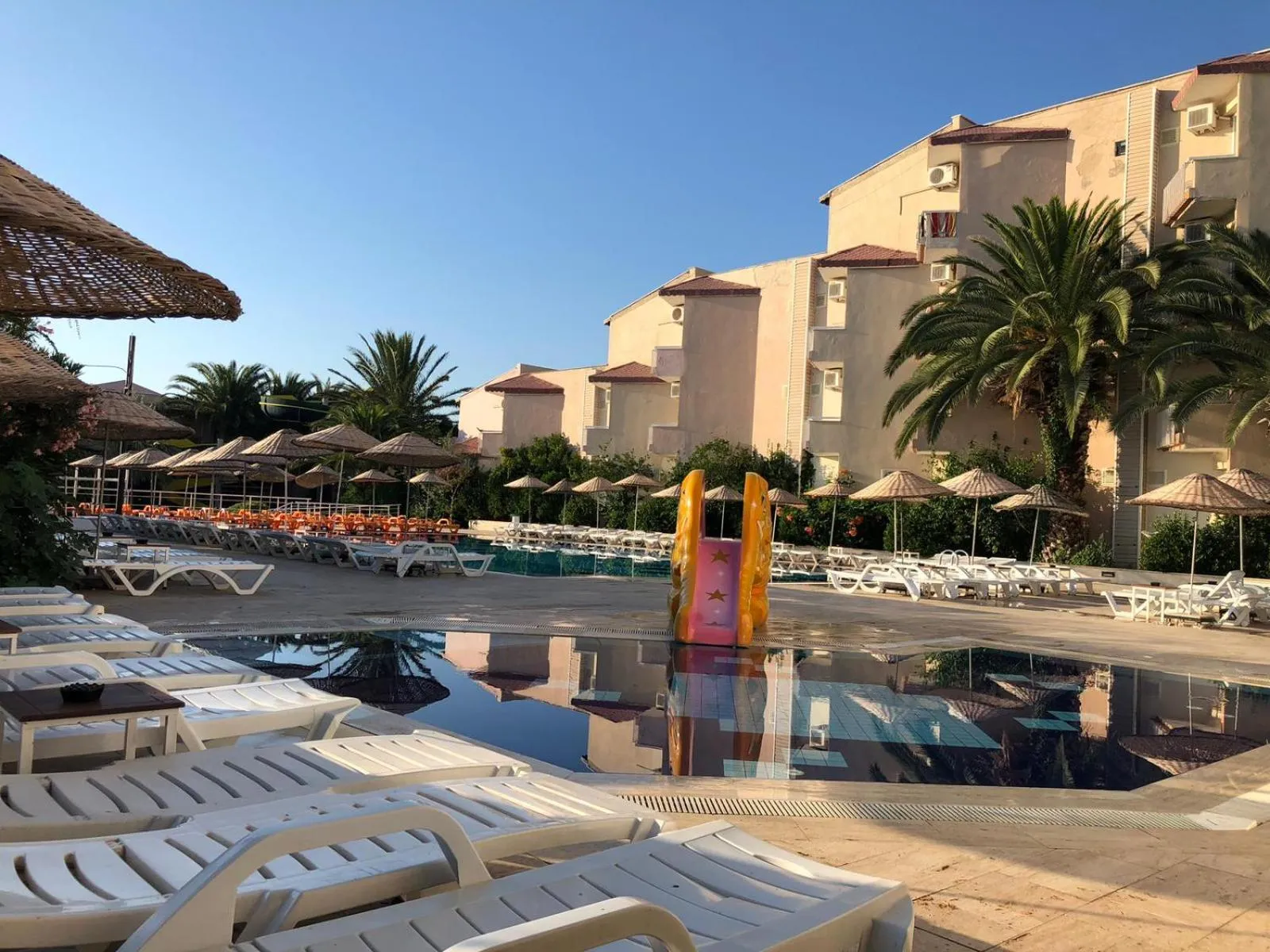 Swimming pool in AFYTOS ÖREN PARK MTK