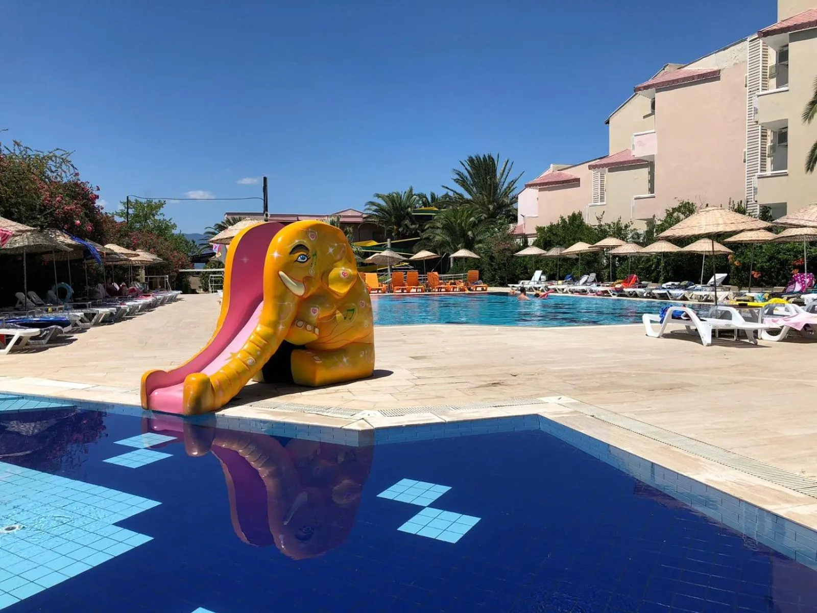 Swimming pool in AFYTOS ÖREN PARK MTK