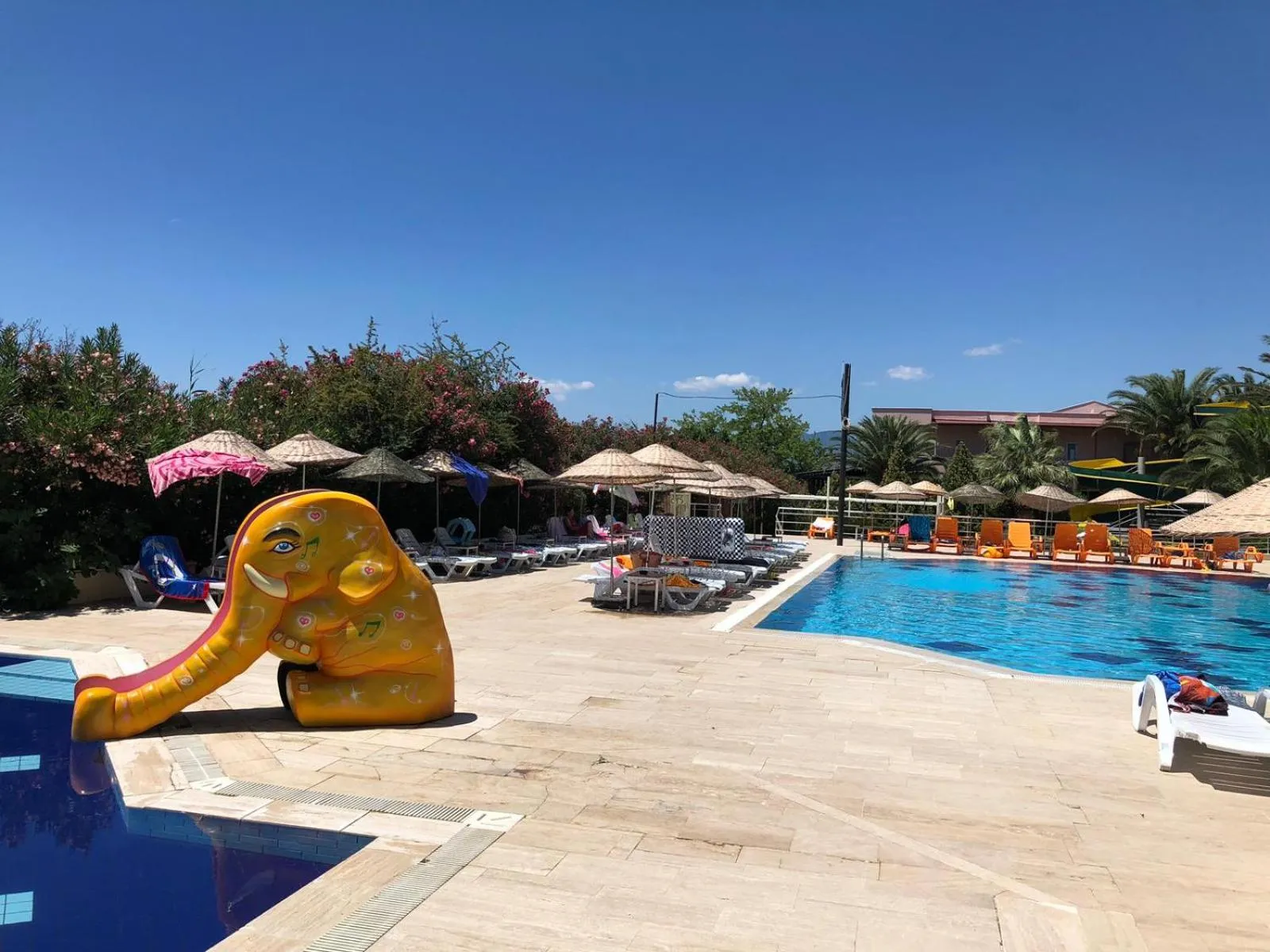 Swimming pool in AFYTOS ÖREN PARK MTK