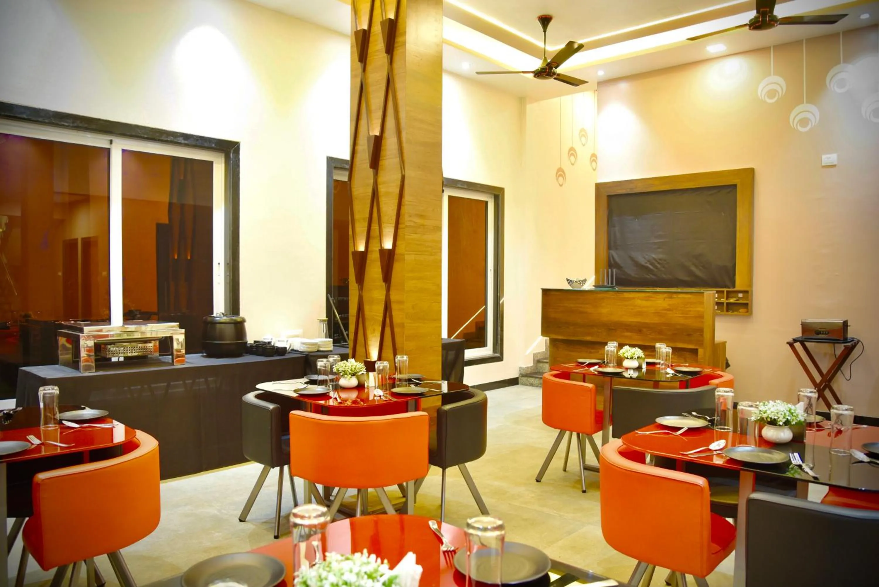 Restaurant/Places to Eat in Jimmy Beach Resort