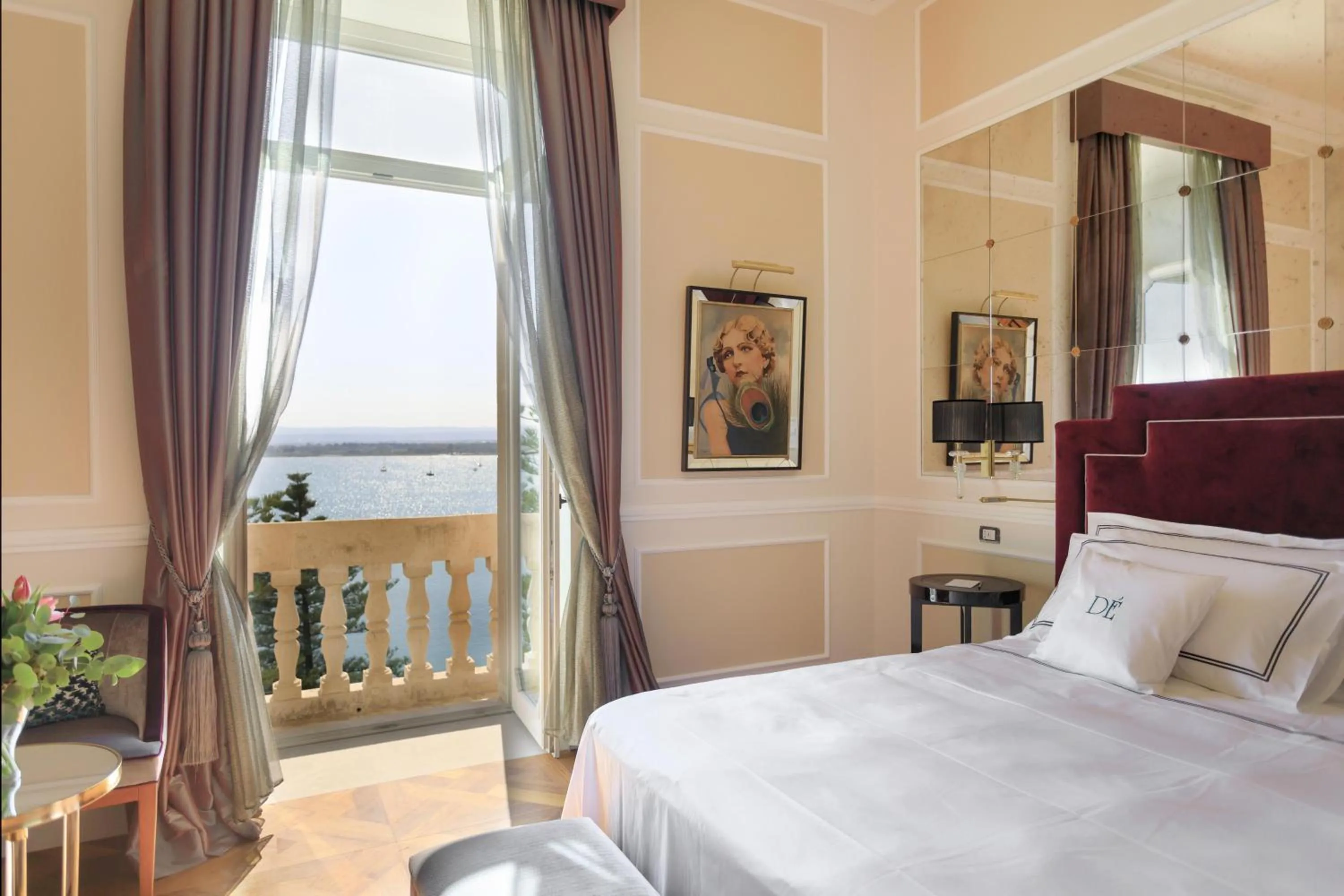 Bed in Grand Hotel Des Etrangers- The Leading Hotels of the World