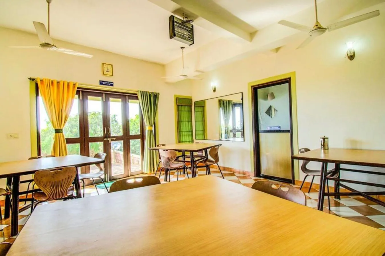 Restaurant/places to eat in Kokanwadi Resort