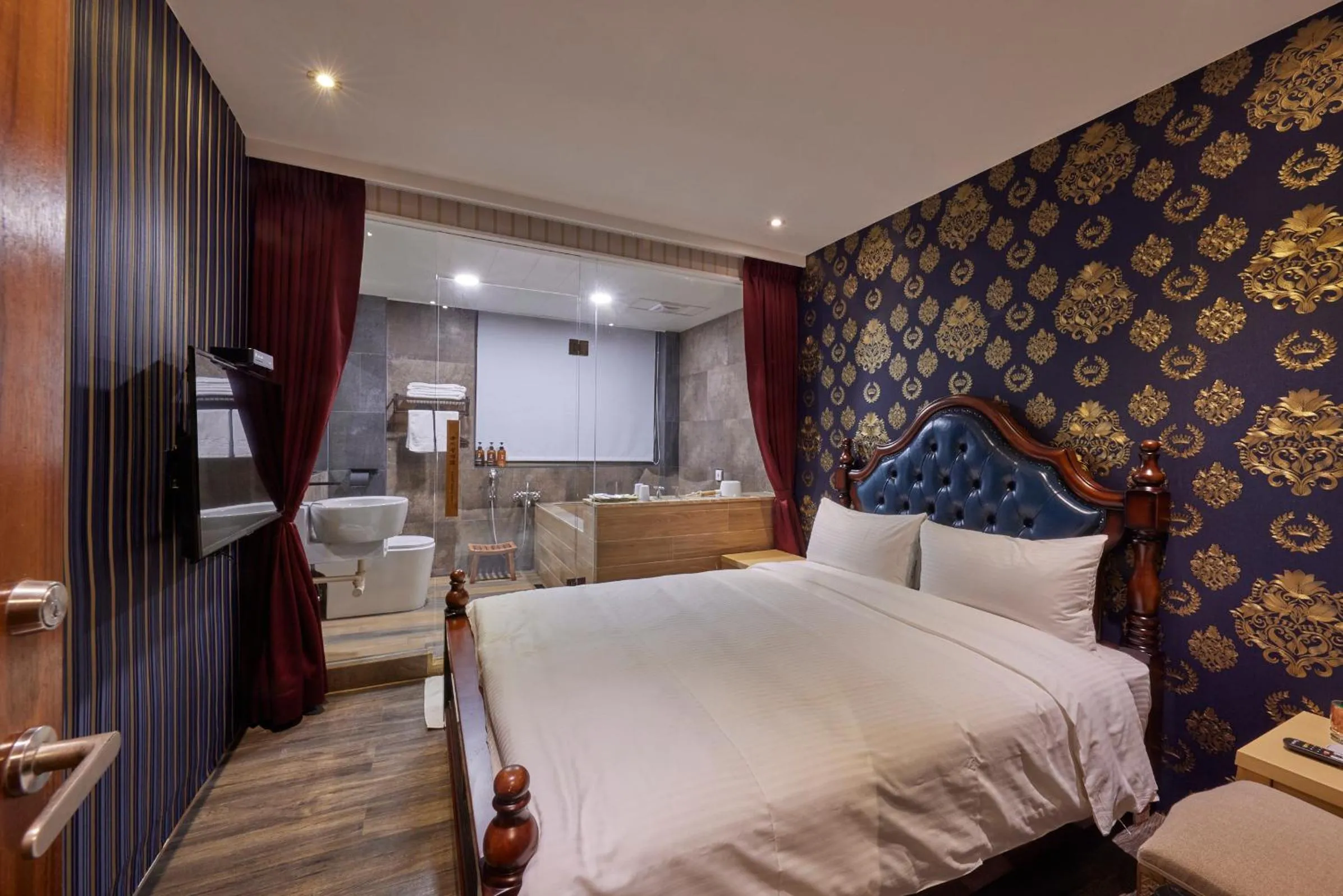 Bed in Kyokusui Hotspring Hotel