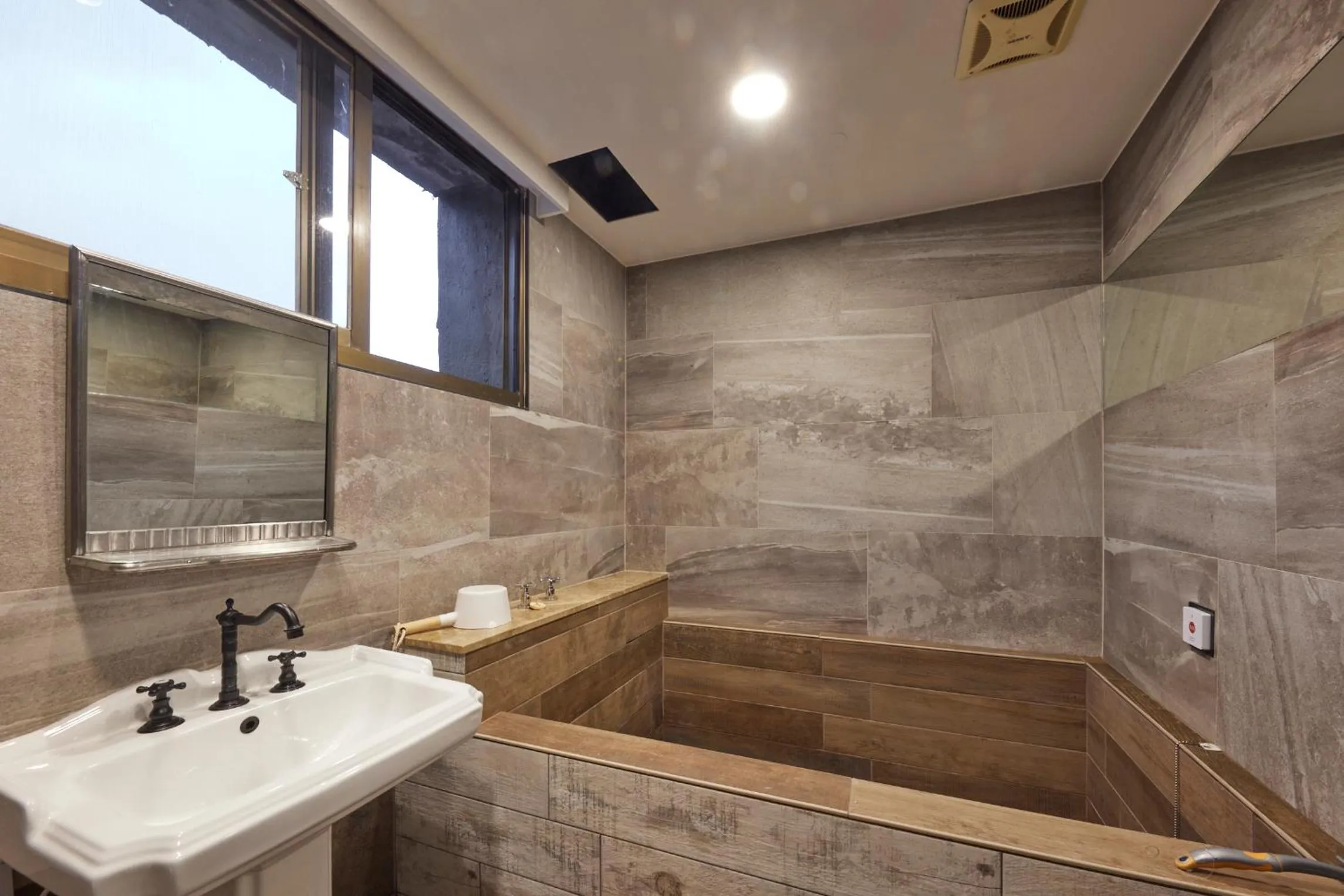 Bath in Kyokusui Hotspring Hotel