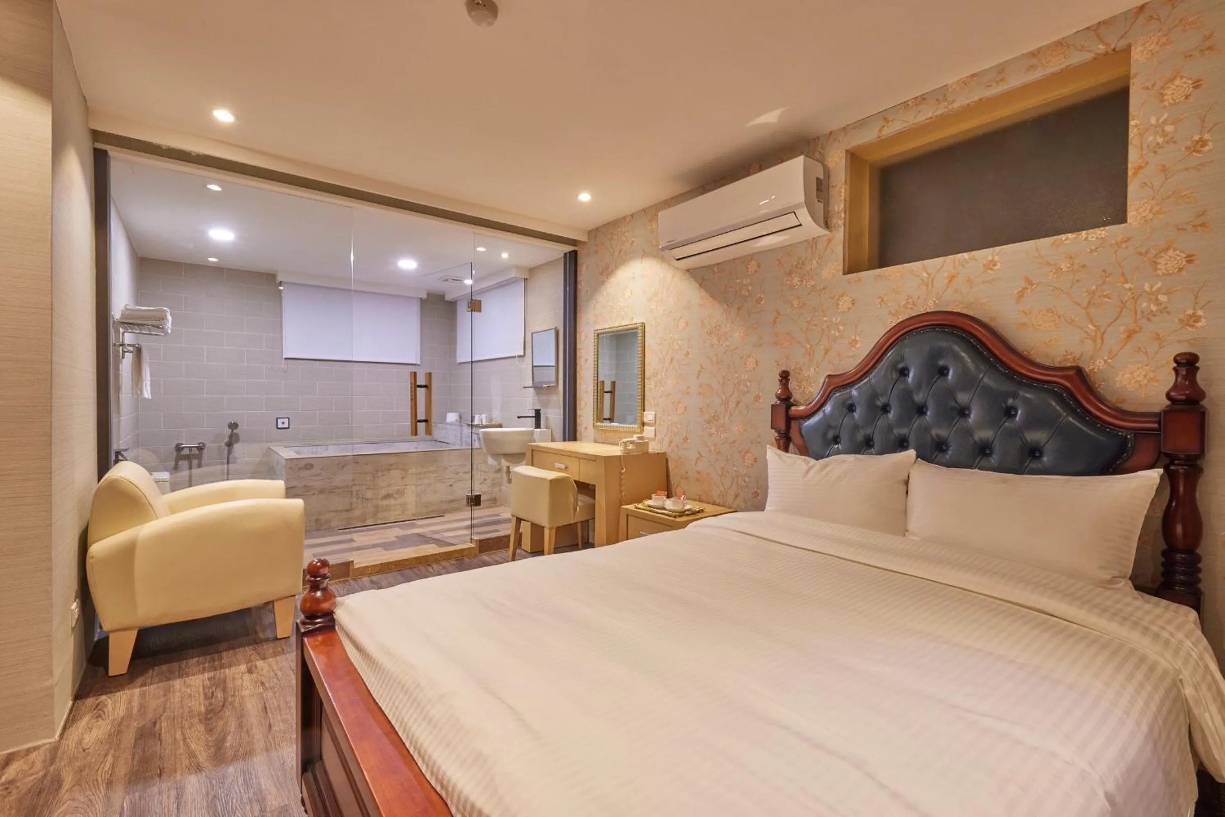 Bed in Kyokusui Hotspring Hotel