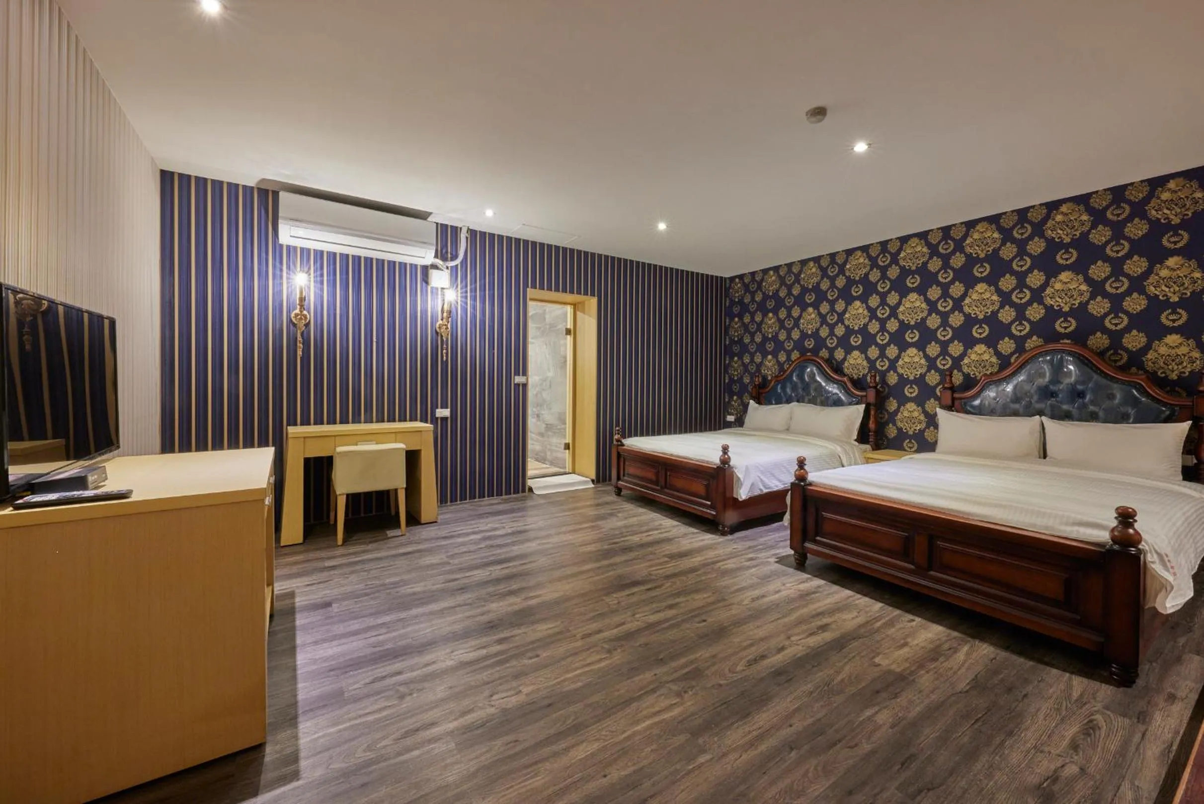 Bedroom, Bed in Kyokusui Hotspring Hotel