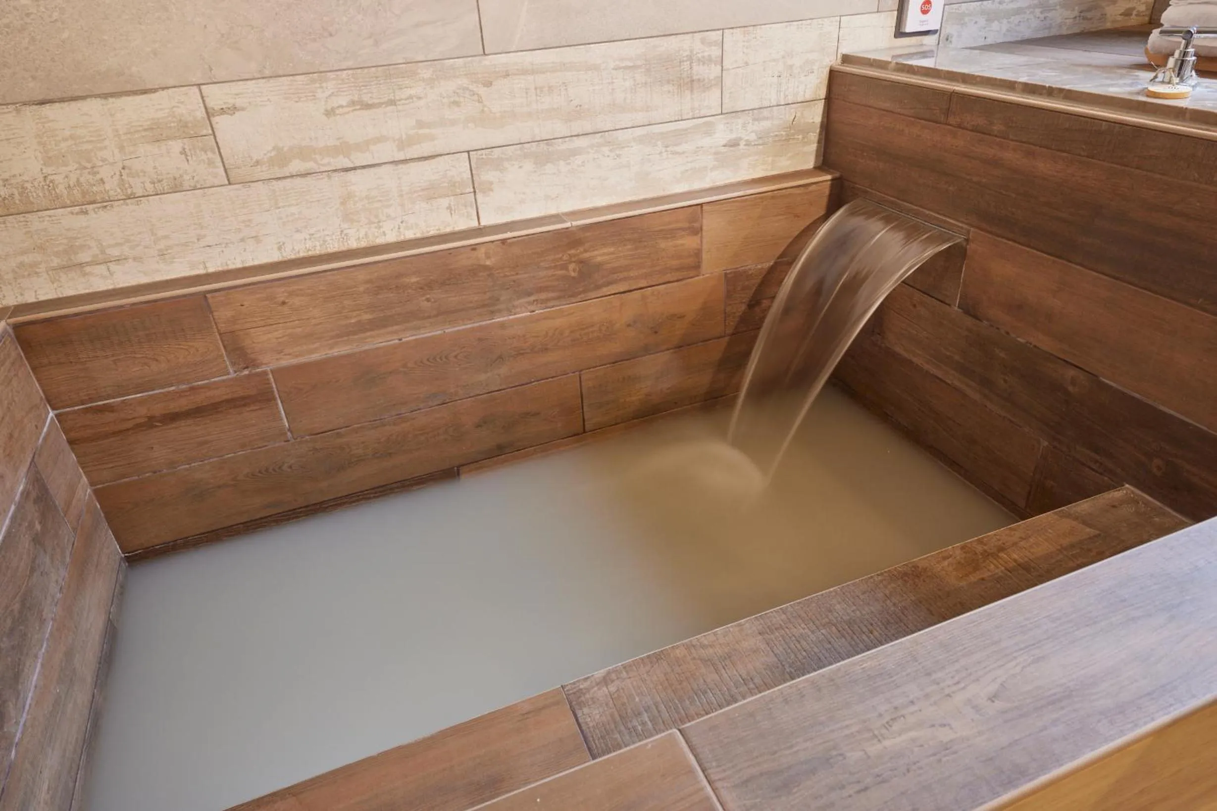 Bath in Kyokusui Hotspring Hotel