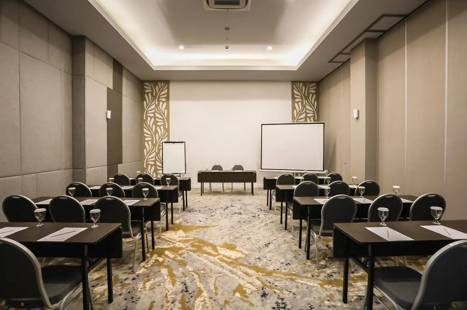 Meeting/conference room in favehotel Pamanukan