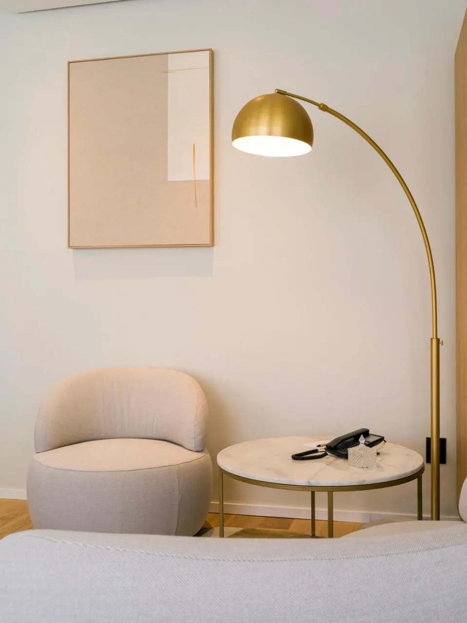 Living room, Bed in UNA Hotels One Catania