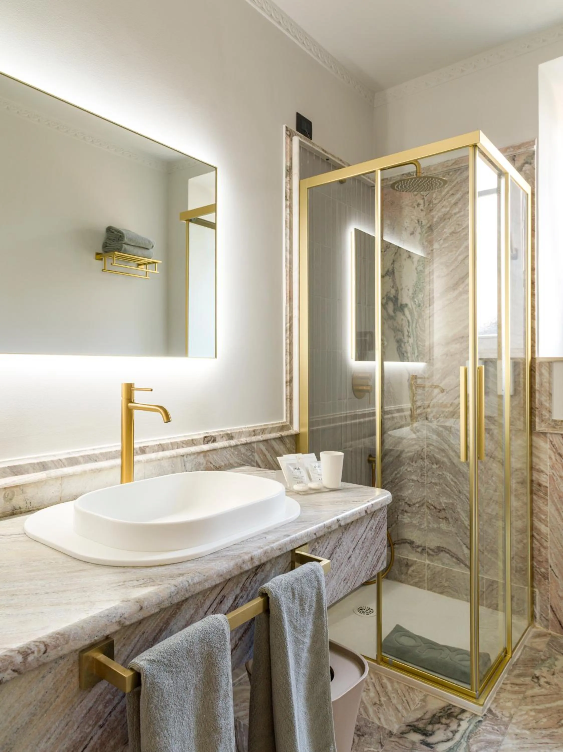 Bathroom in UNA Hotels One Catania