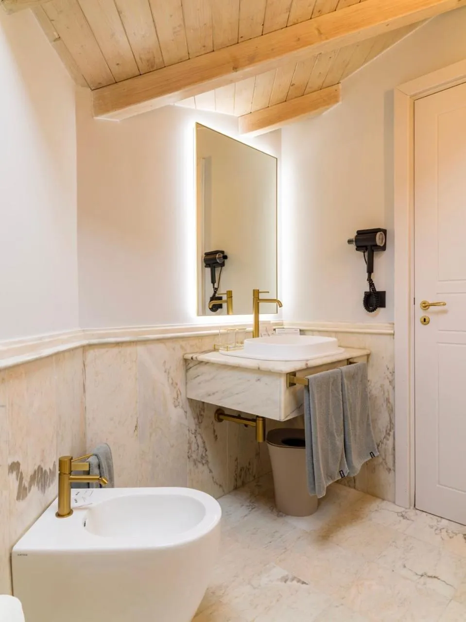 Bathroom in UNA Hotels One Catania