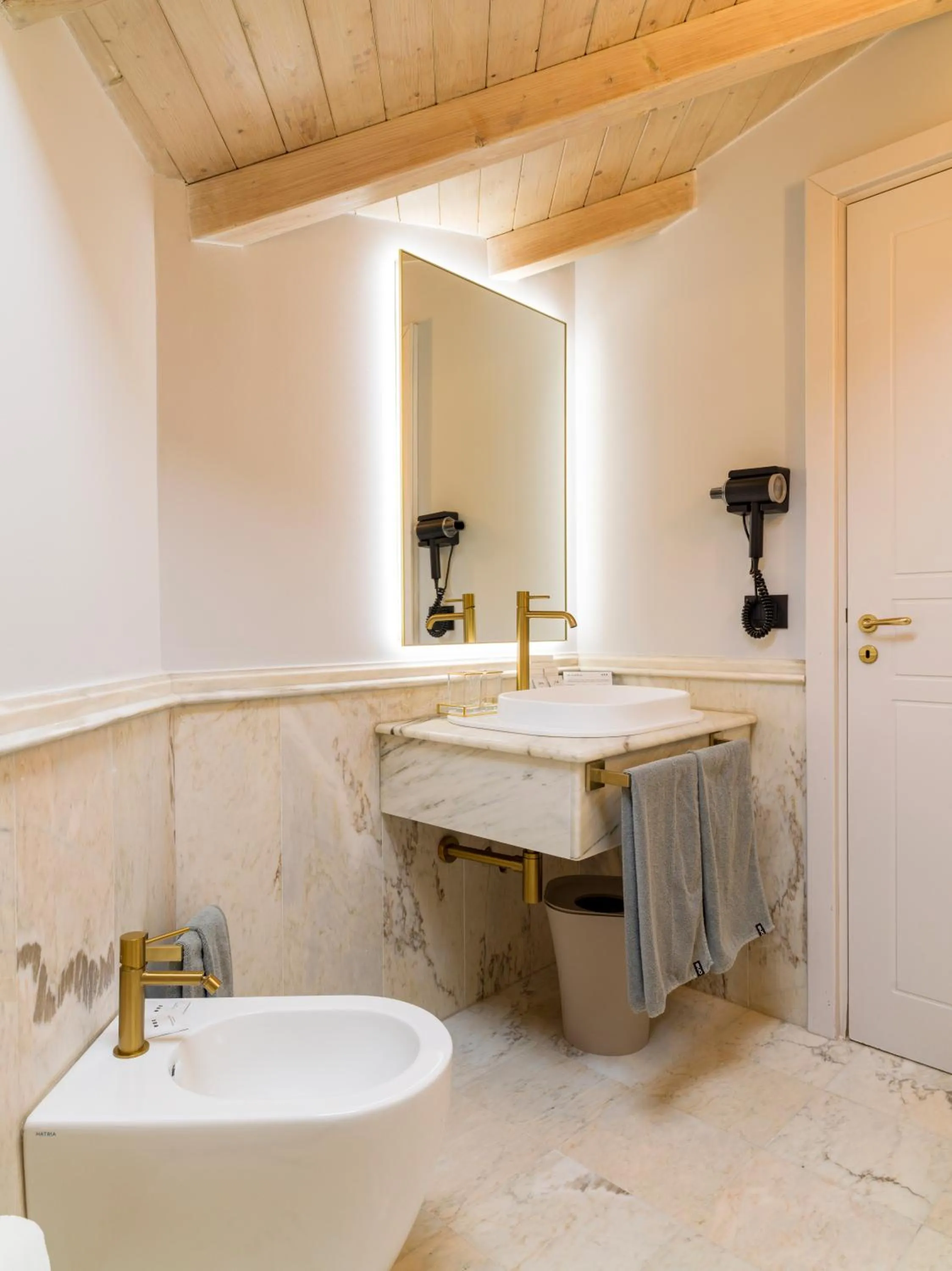 Bathroom in UNA Hotels One Catania