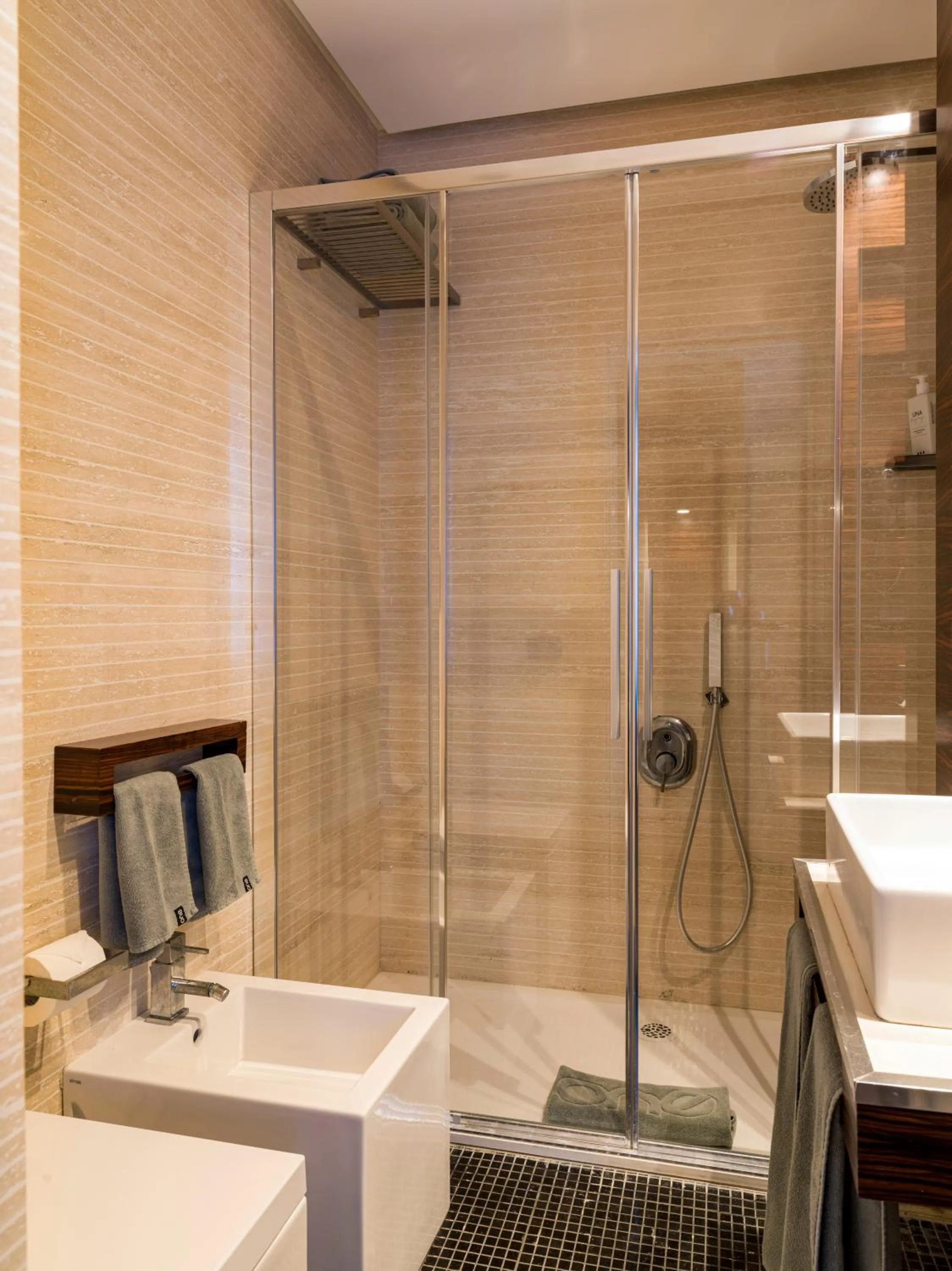 Bathroom in UNA Hotels One Catania