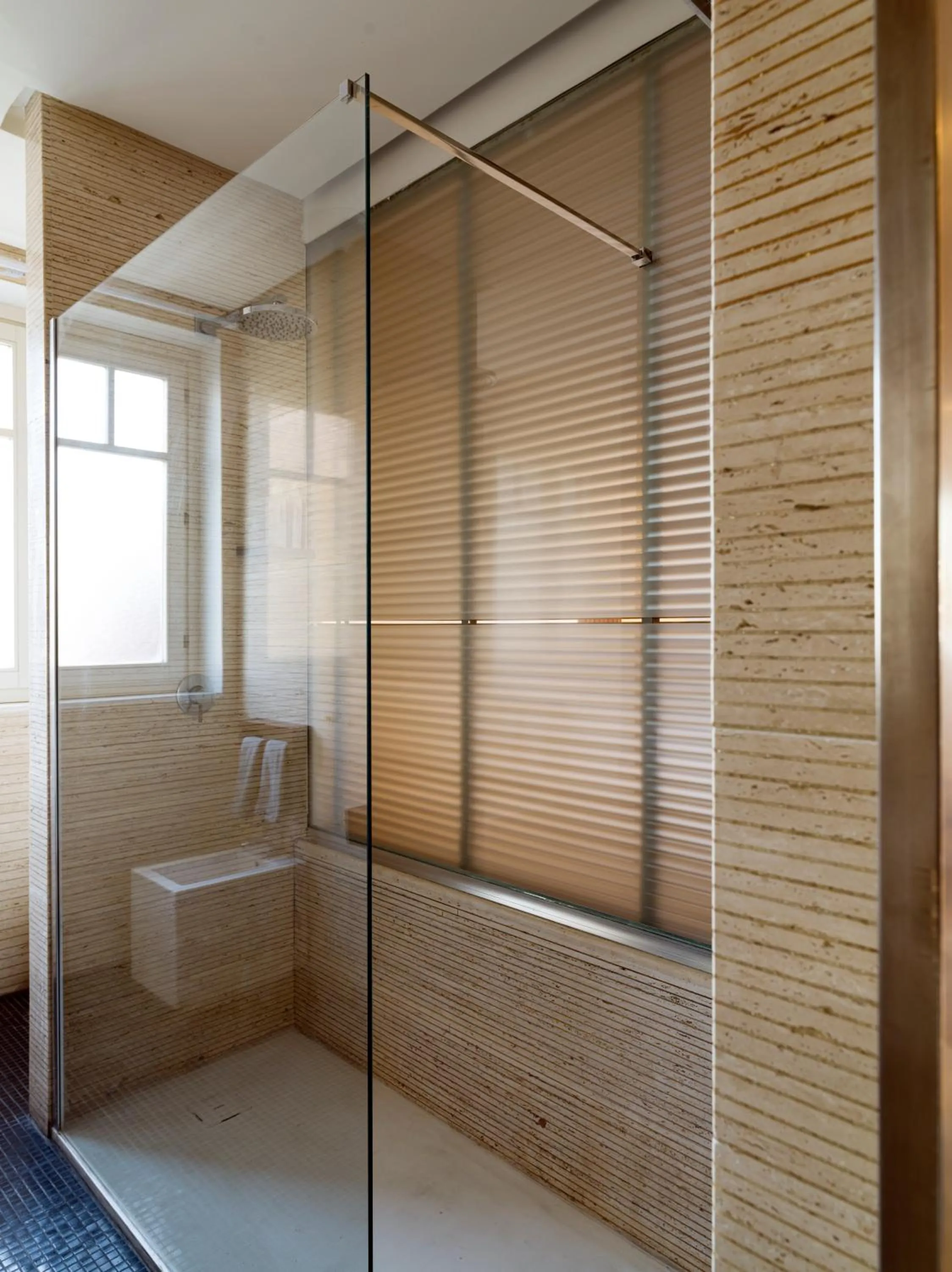 Shower in UNA Hotels One Catania