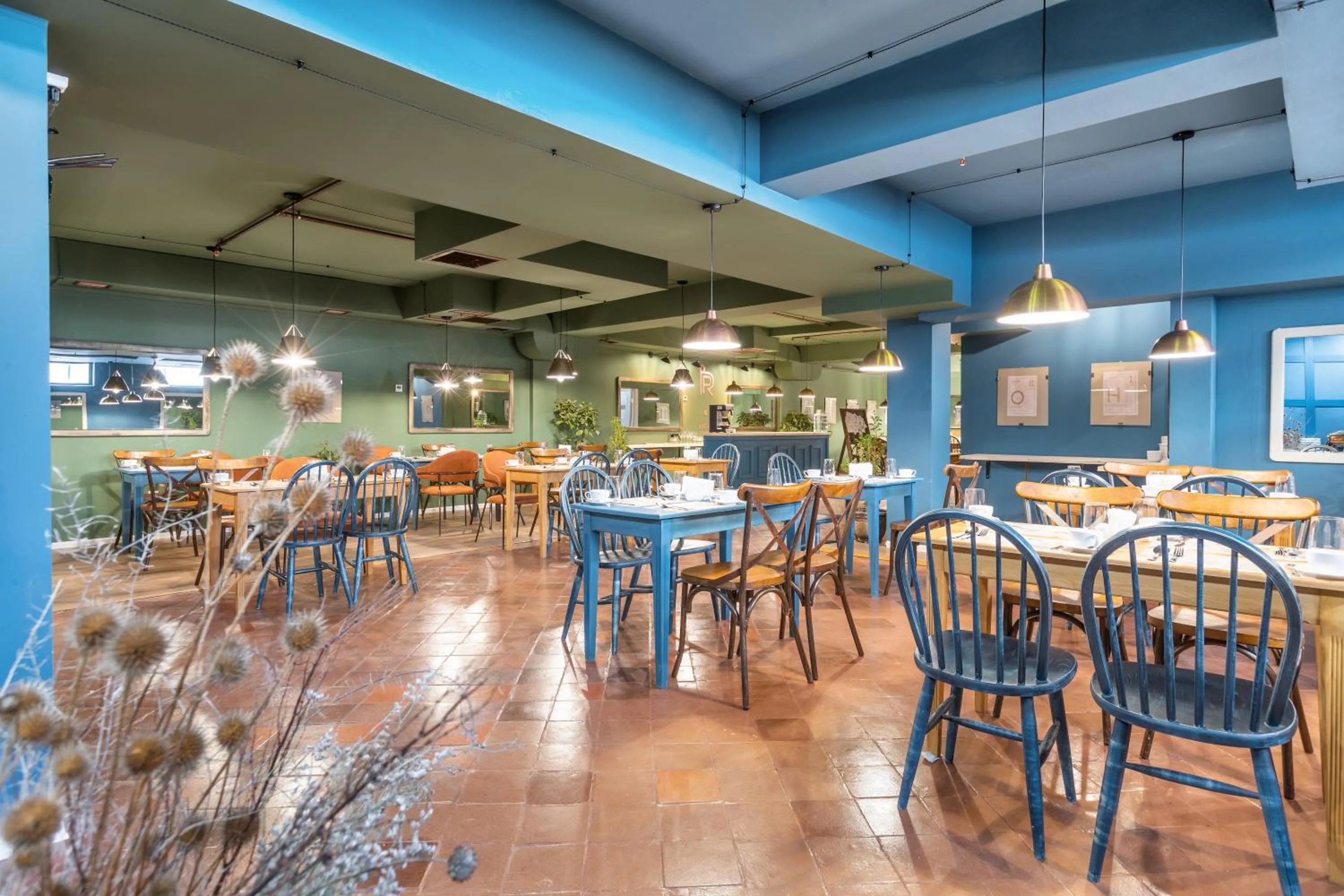 Restaurant/places to eat in Raimond Palace Hotel