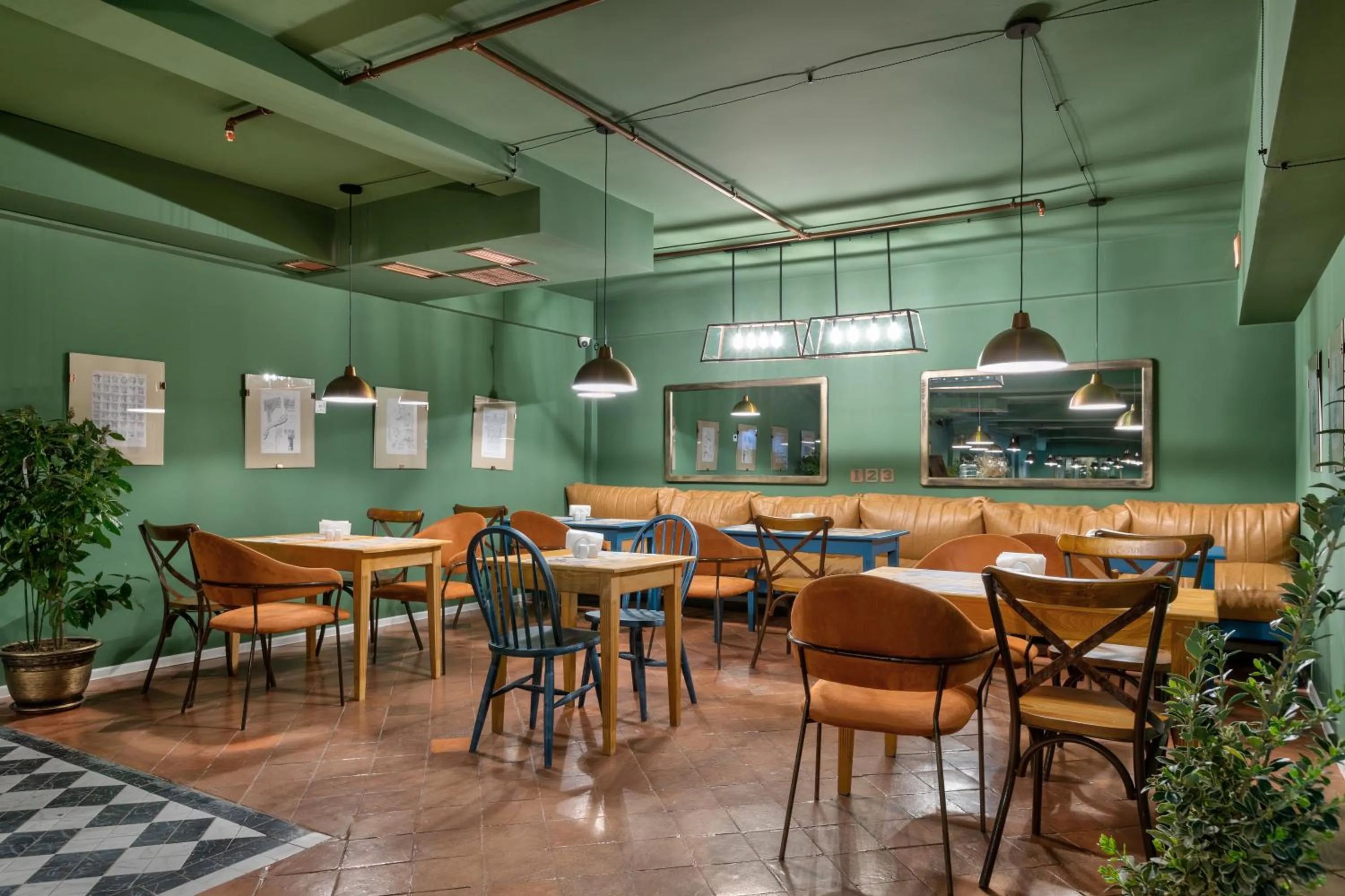 Restaurant/places to eat in Raimond Palace Hotel