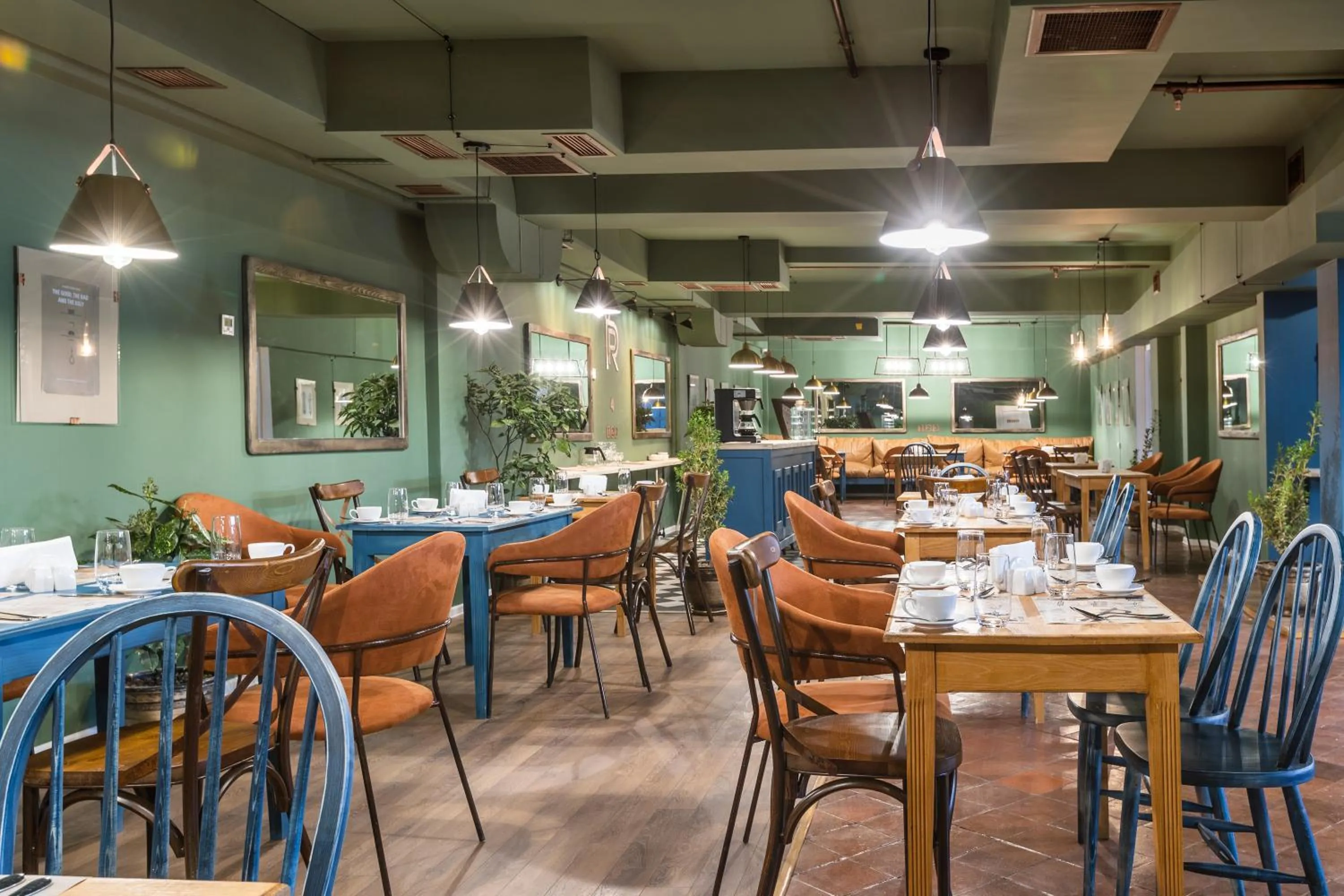 Restaurant/places to eat in Raimond Palace Hotel