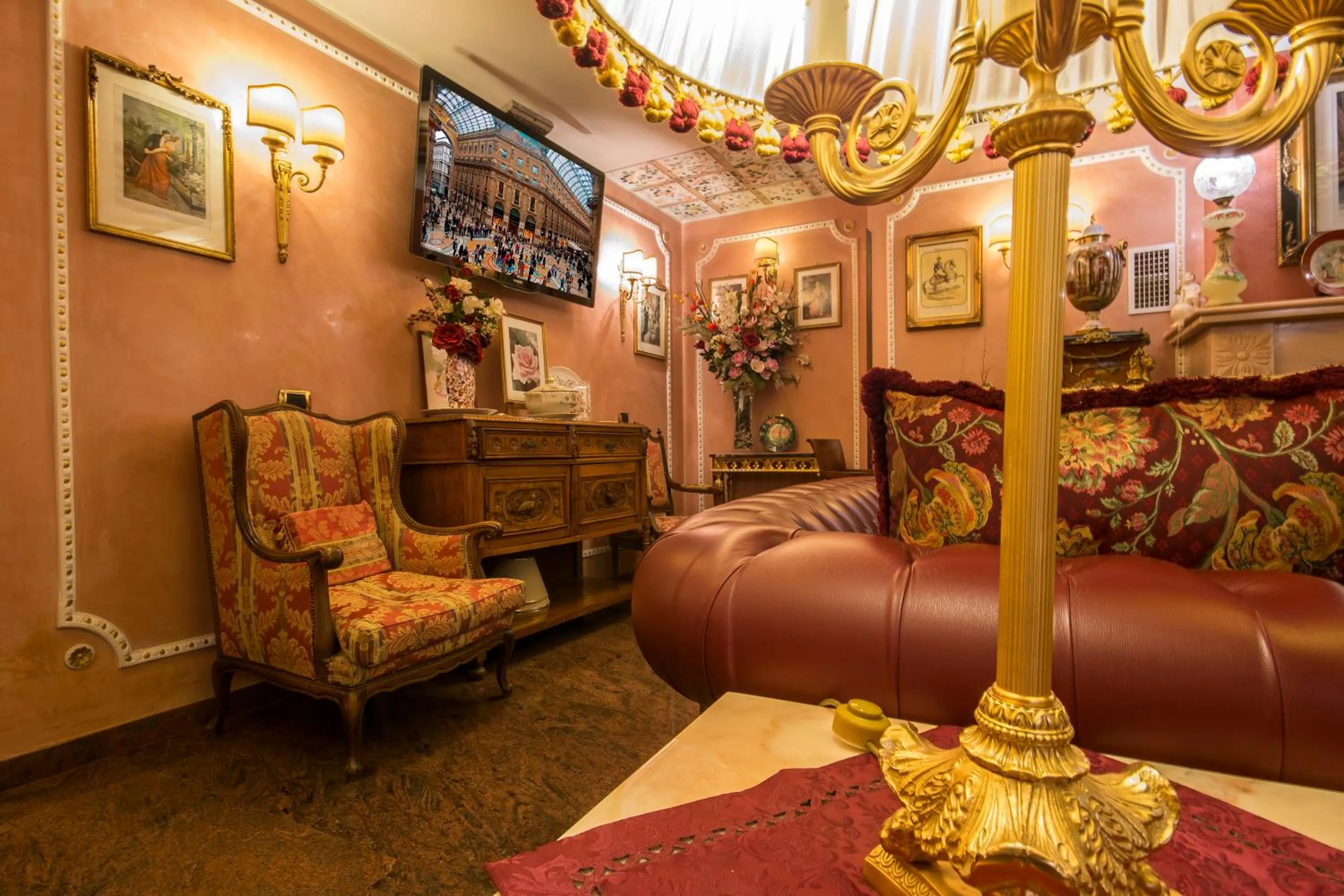 Decorative detail in Hotel Vittoria