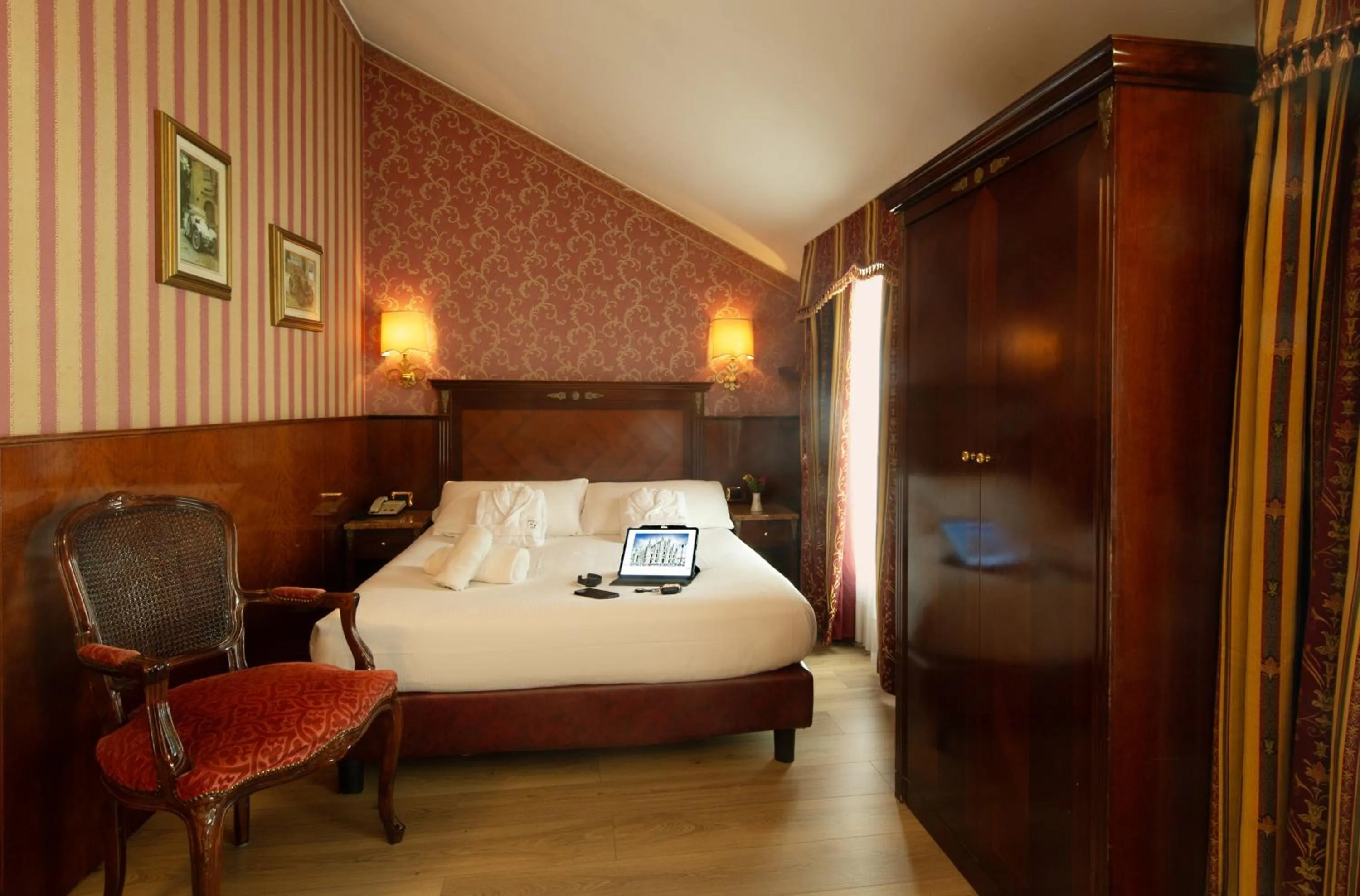 Property building, Bed in Hotel Vittoria
