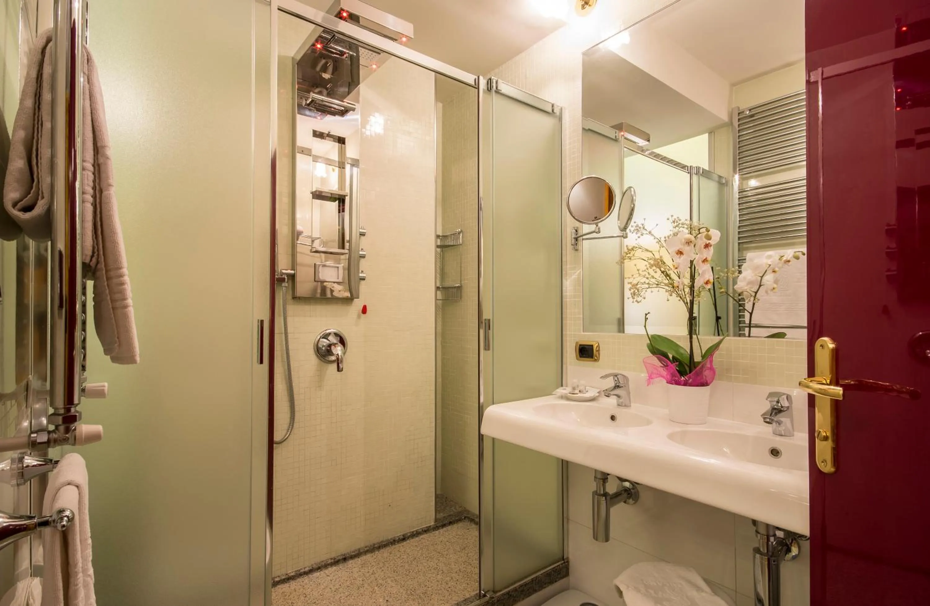 Bathroom in Hotel Vittoria