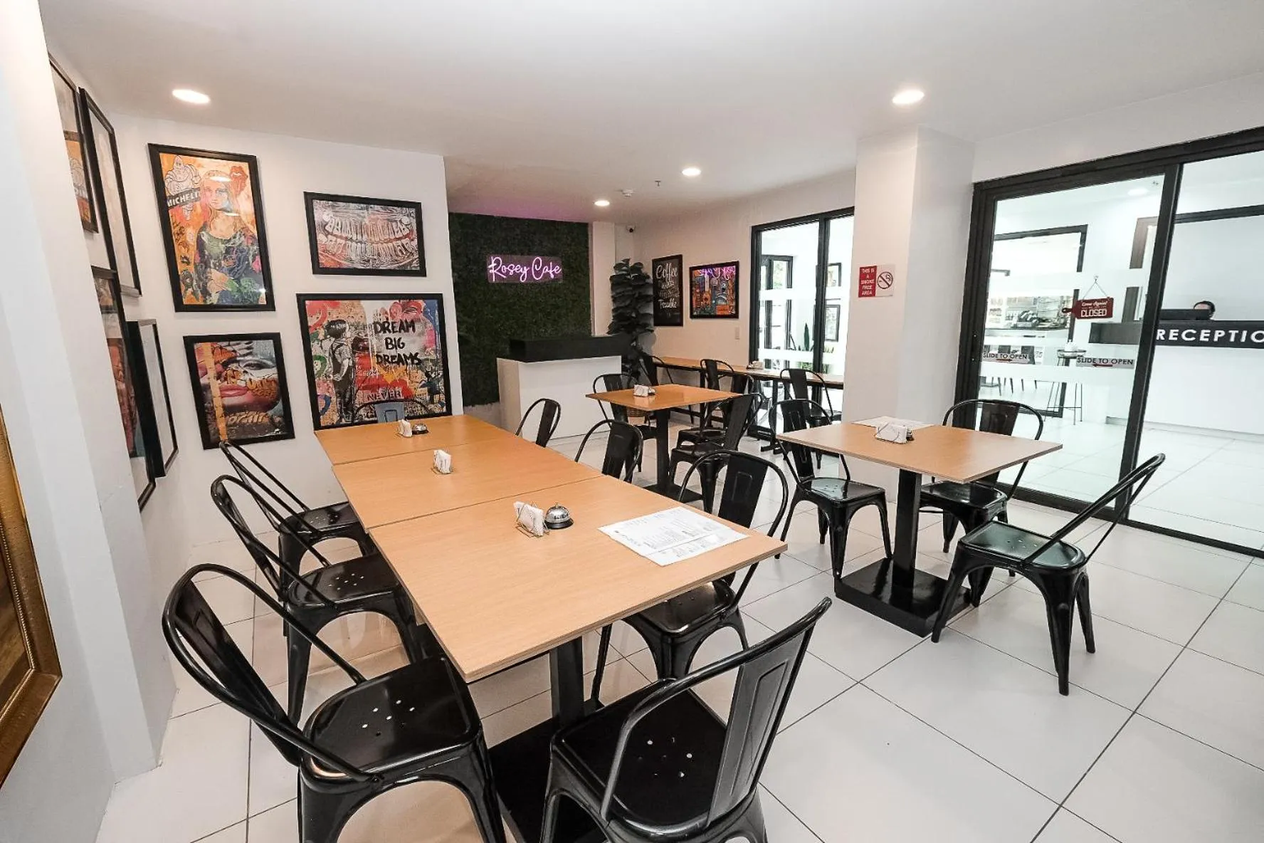 Restaurant/places to eat in Rosey Hotel