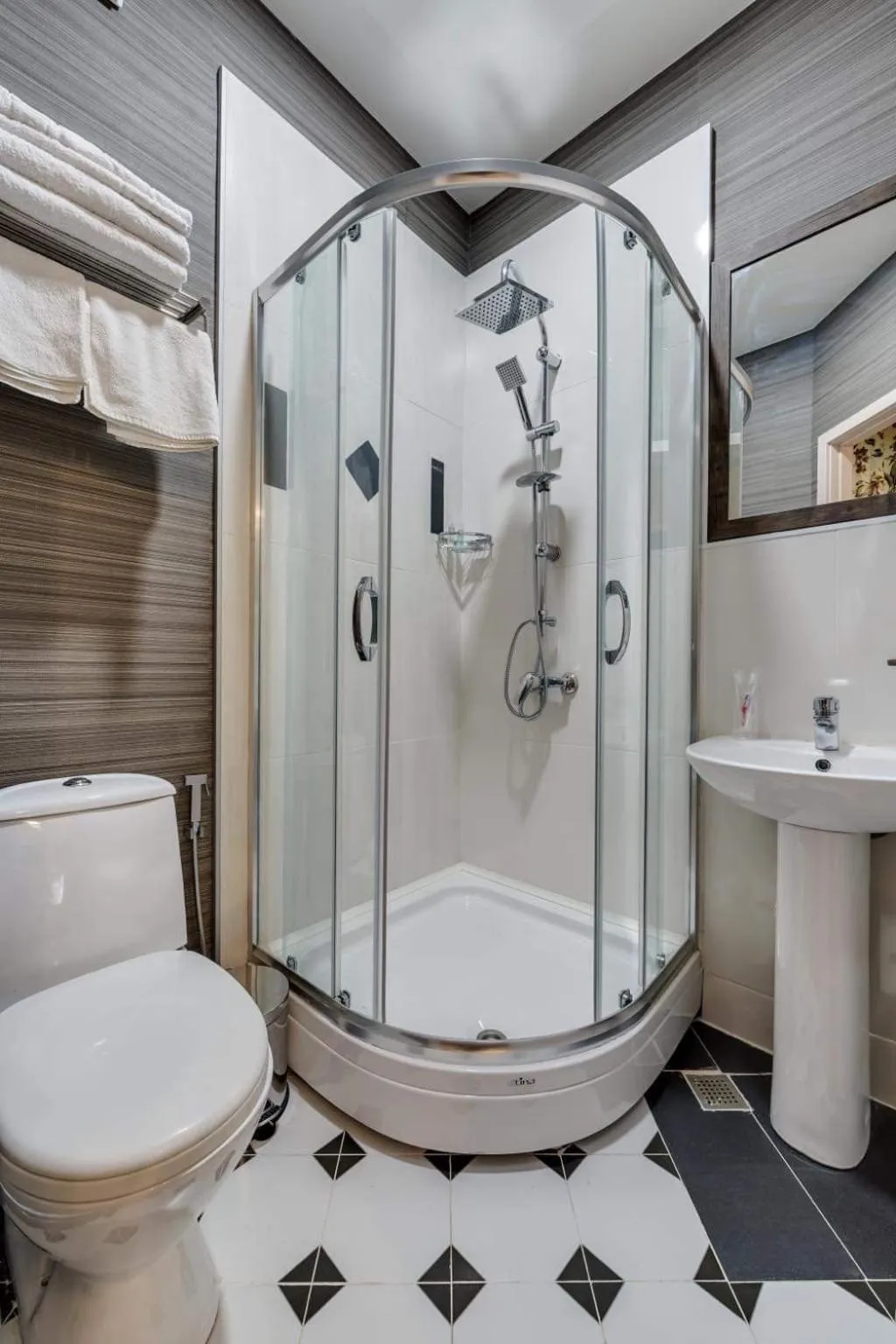 Shower in House 52 Boutique Hotel