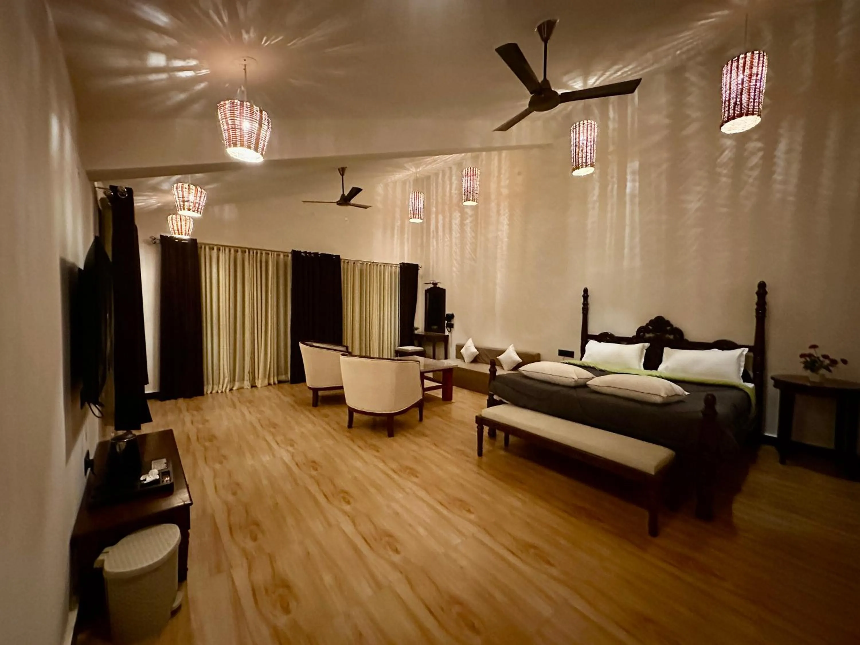 Communal lounge/ TV room in The HighGarden Resort