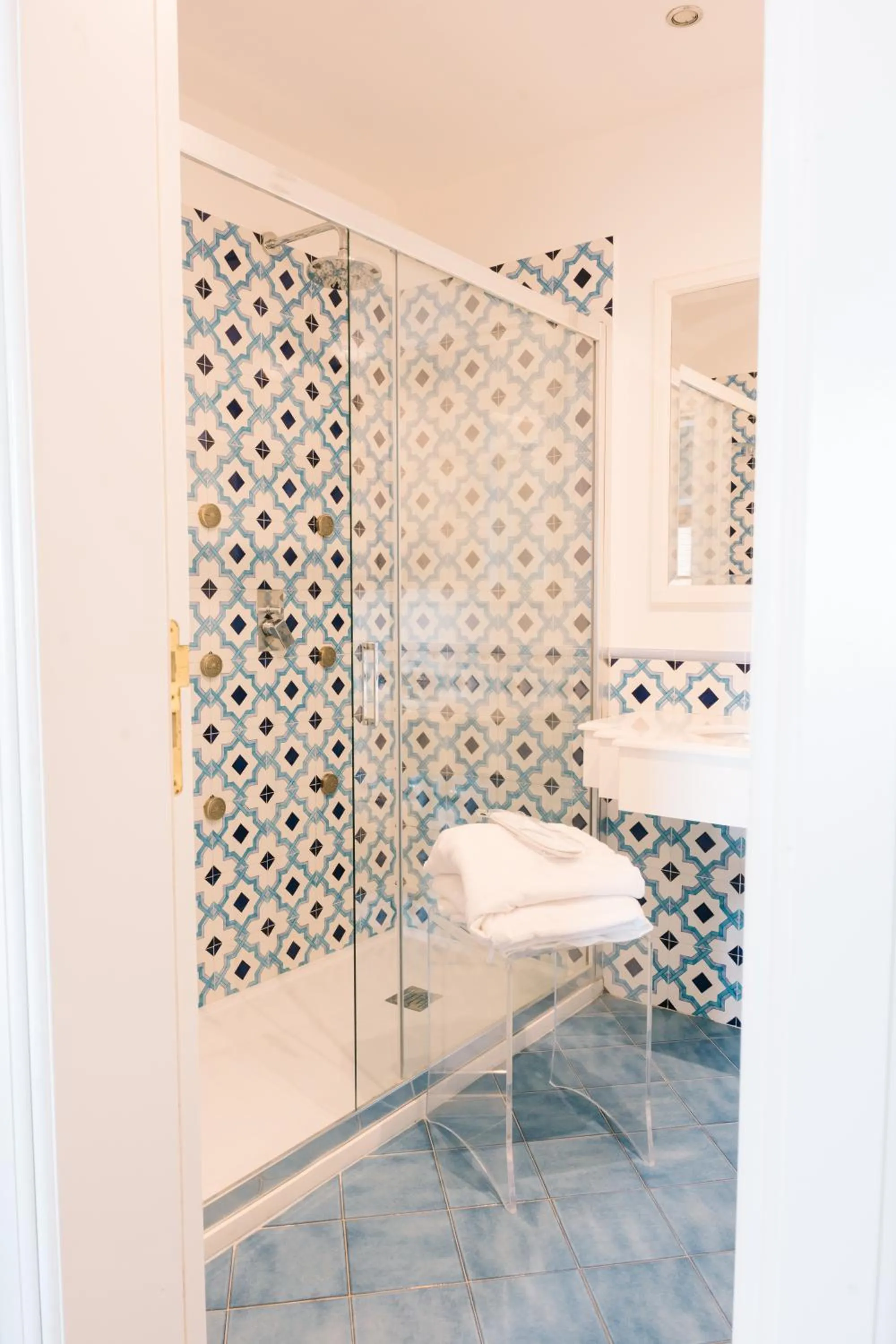 Shower in Hotel Conca d'Oro