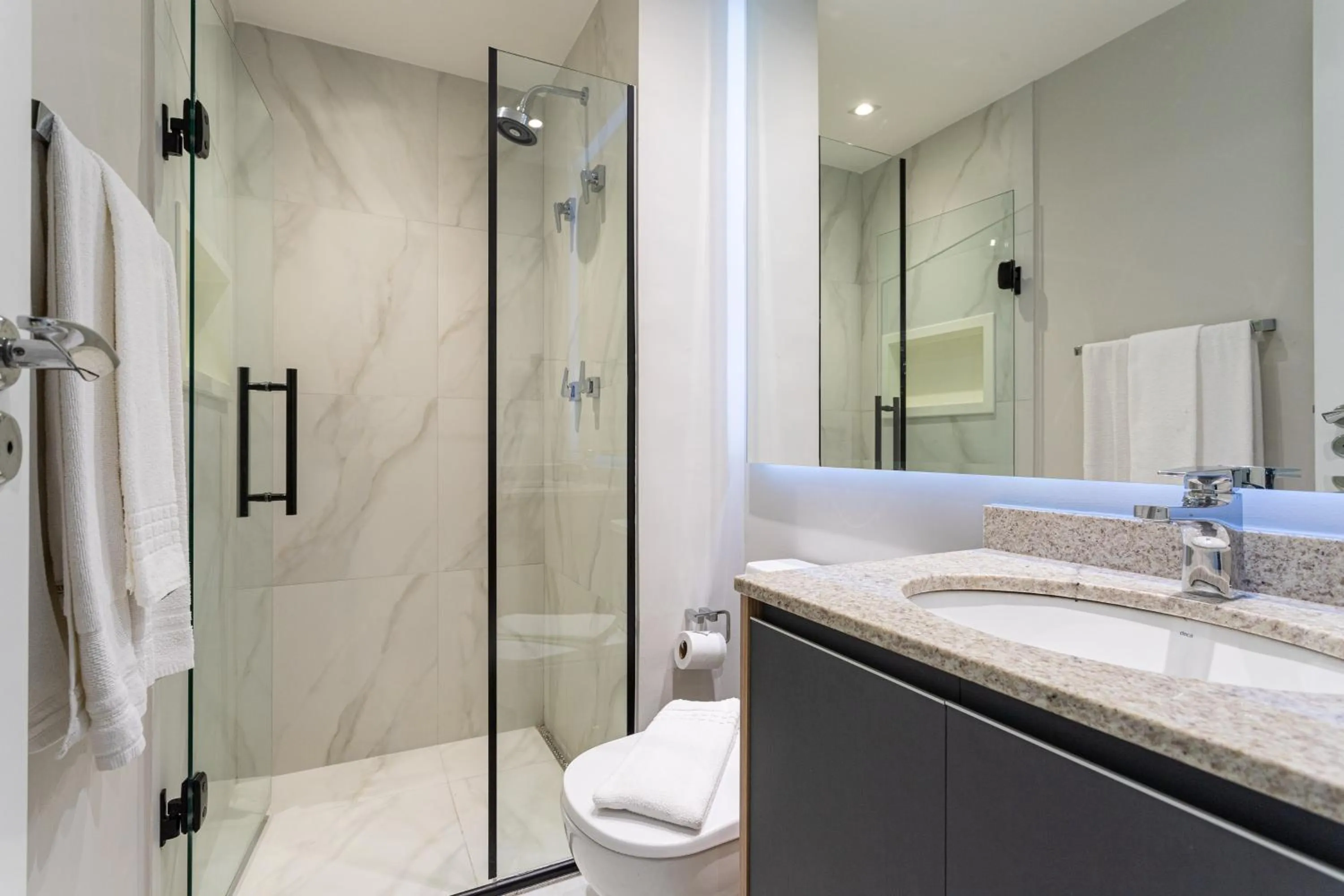 Shower in Charlie Vitrali Moema