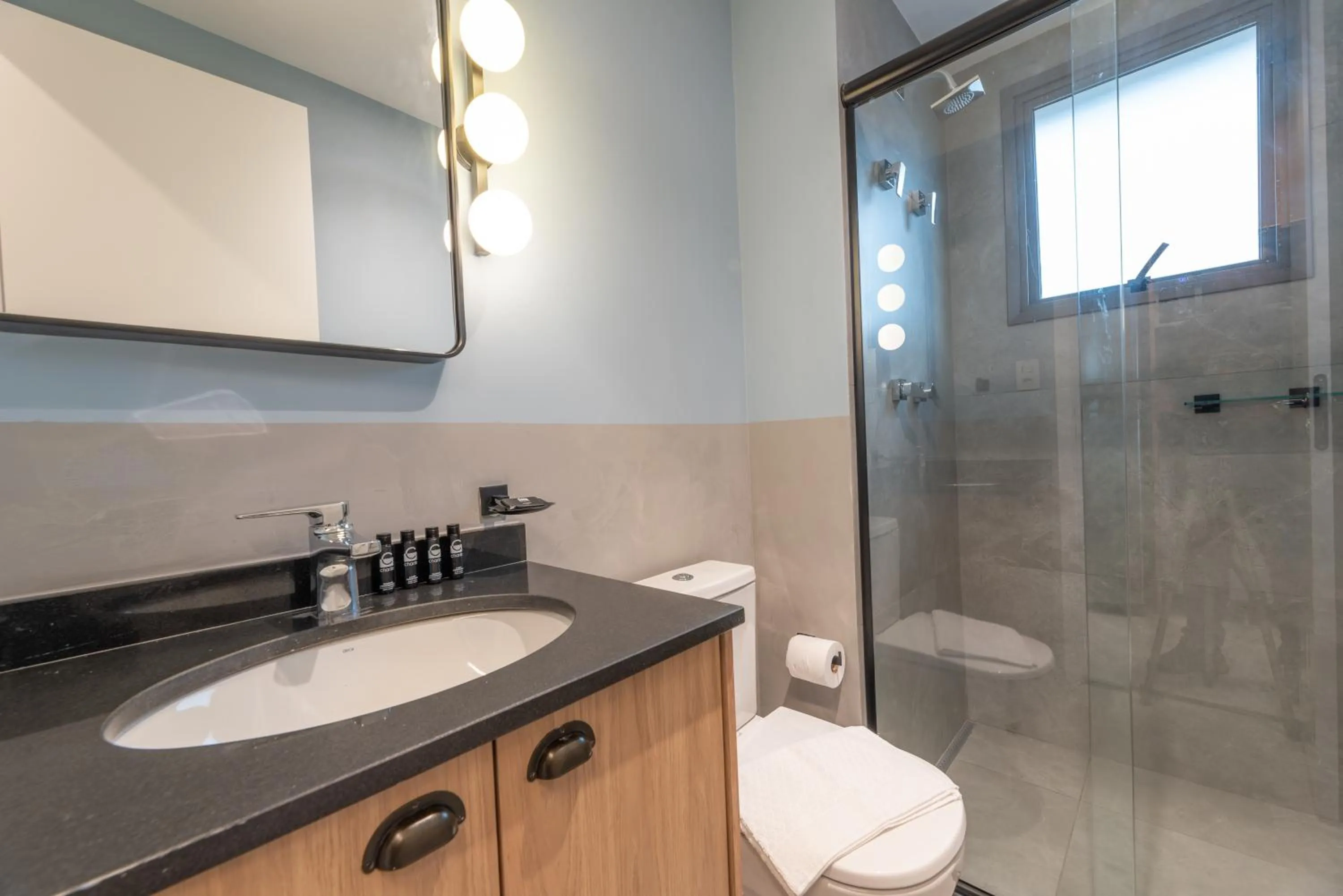 Shower in Charlie Vitrali Moema