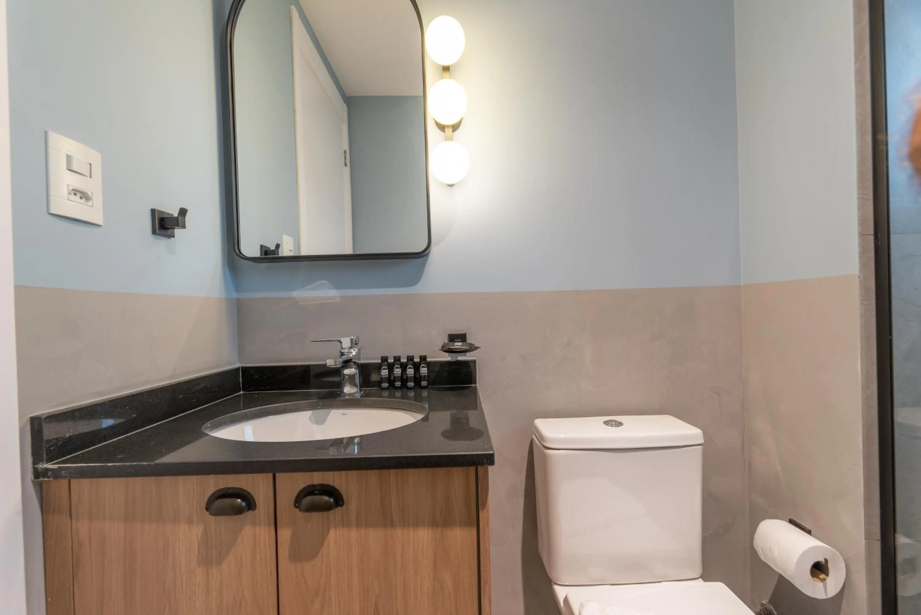 Shower in Charlie Vitrali Moema