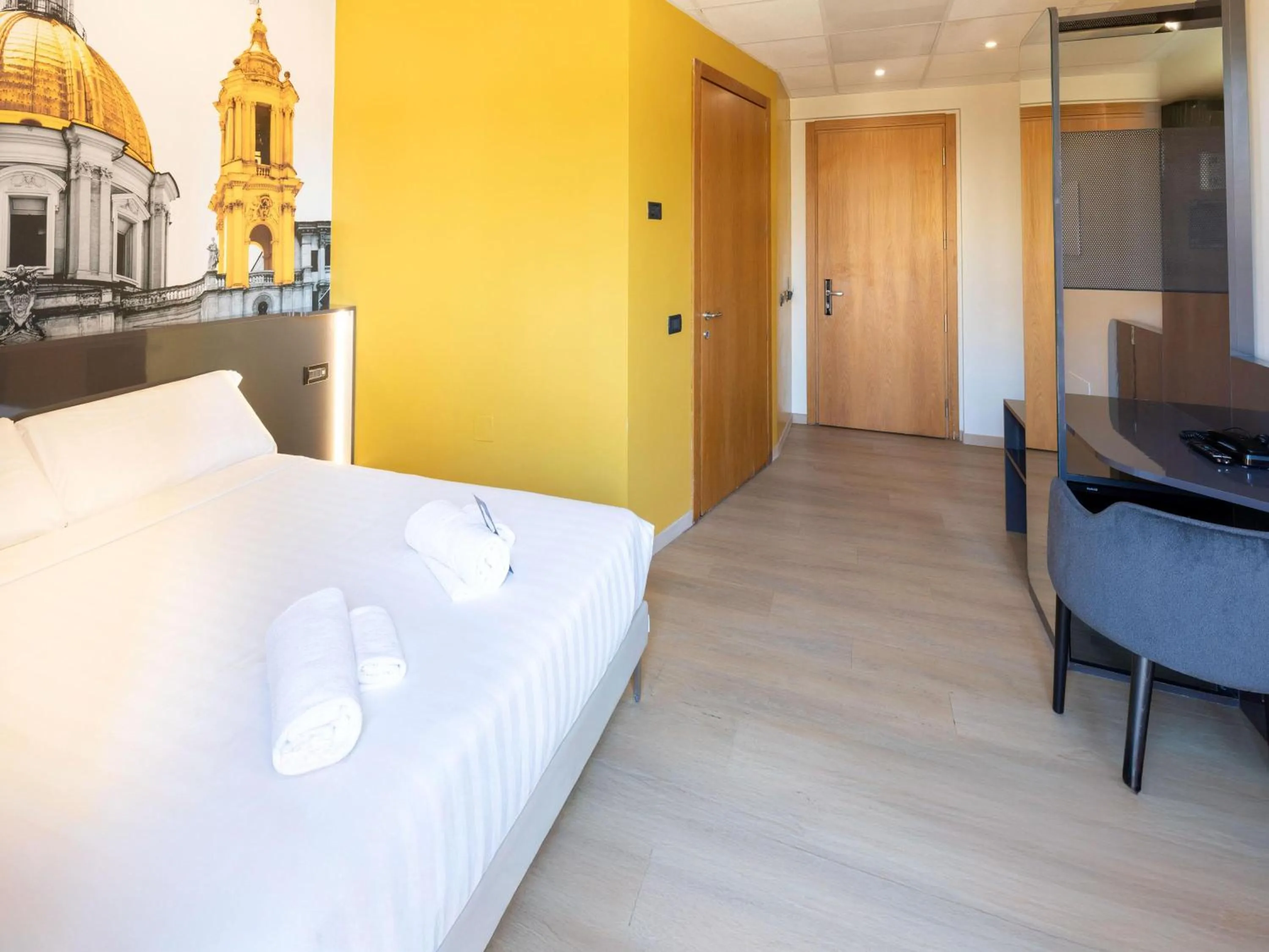 Photo of the whole room, Bed in B&B Hotel Roma Tuscolana San Giovanni