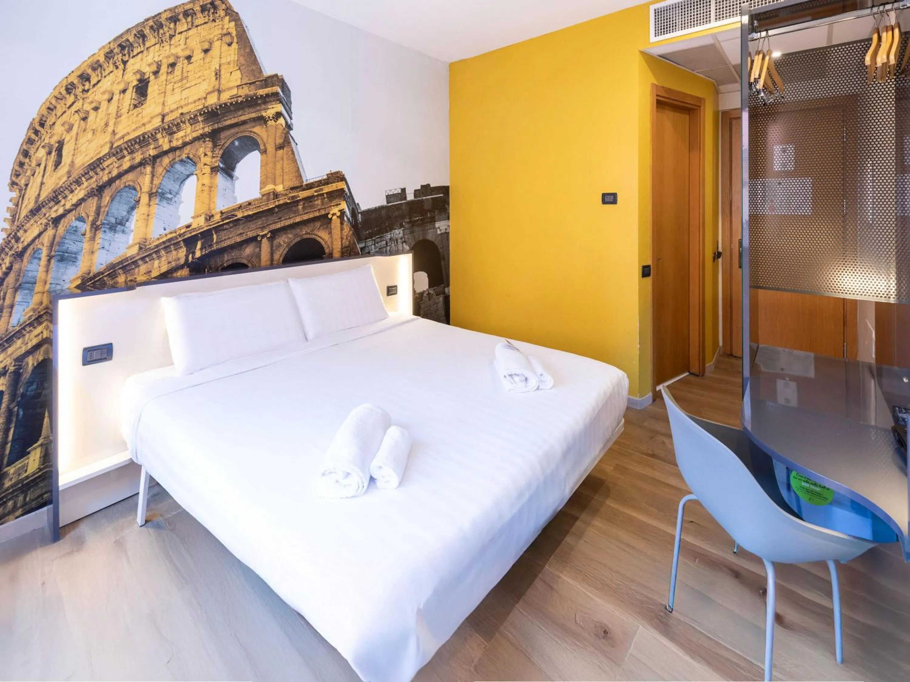 Photo of the whole room, Bed in B&B Hotel Roma Tuscolana San Giovanni