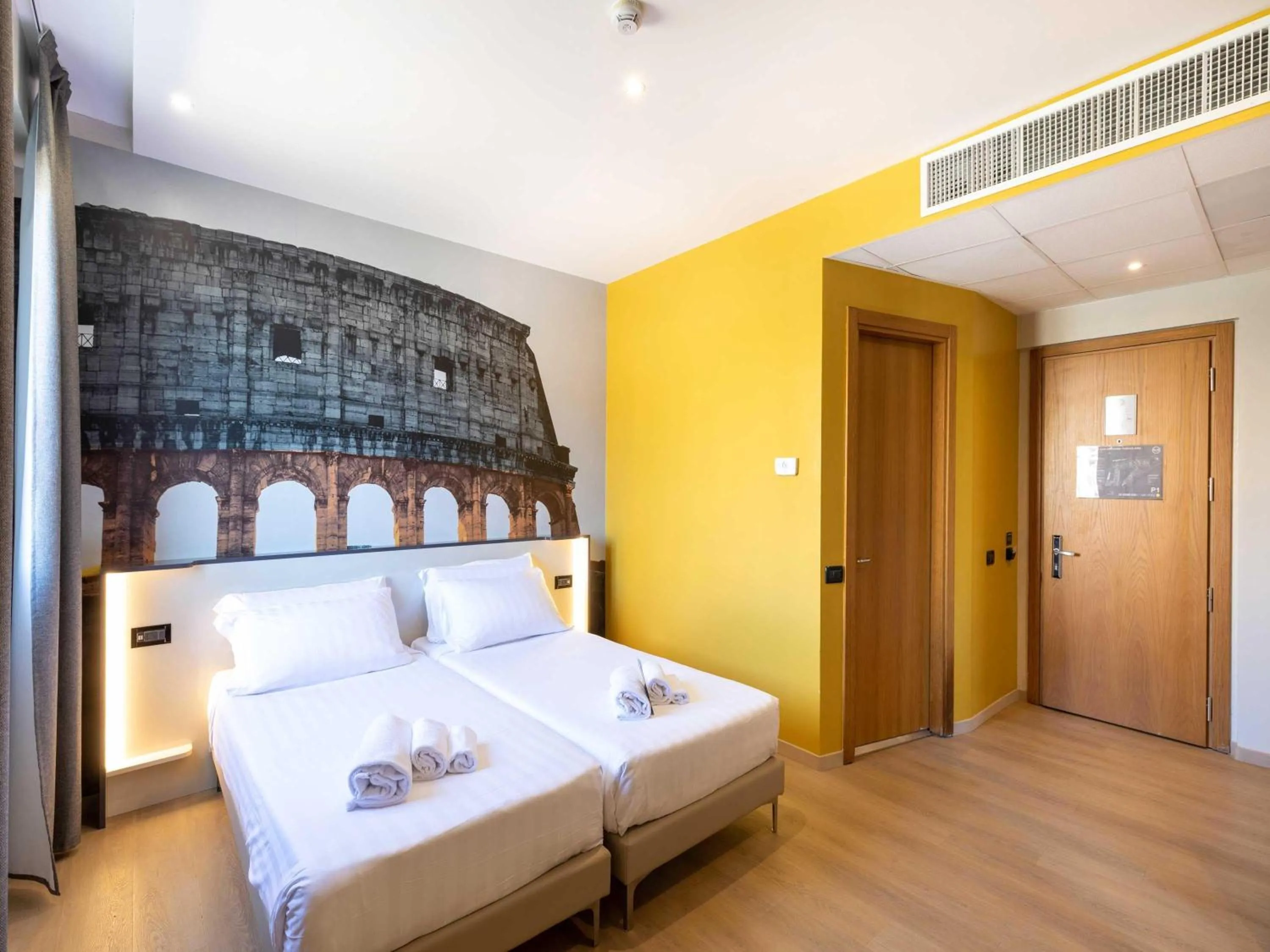 Photo of the whole room, Bed in B&B Hotel Roma Tuscolana San Giovanni
